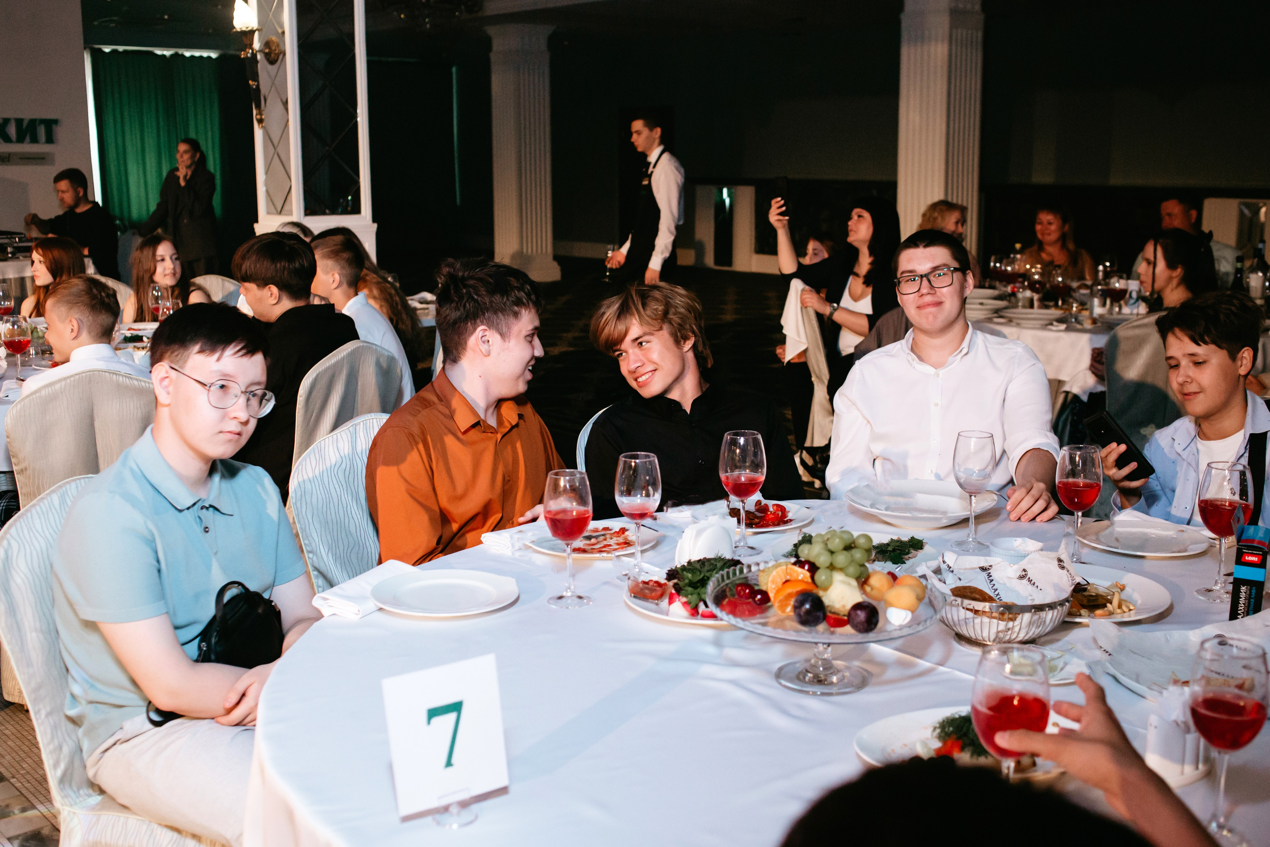 Выпускной 2025 (9класс) 124 школа. Фотограф в Челябинске Ополихина Анна