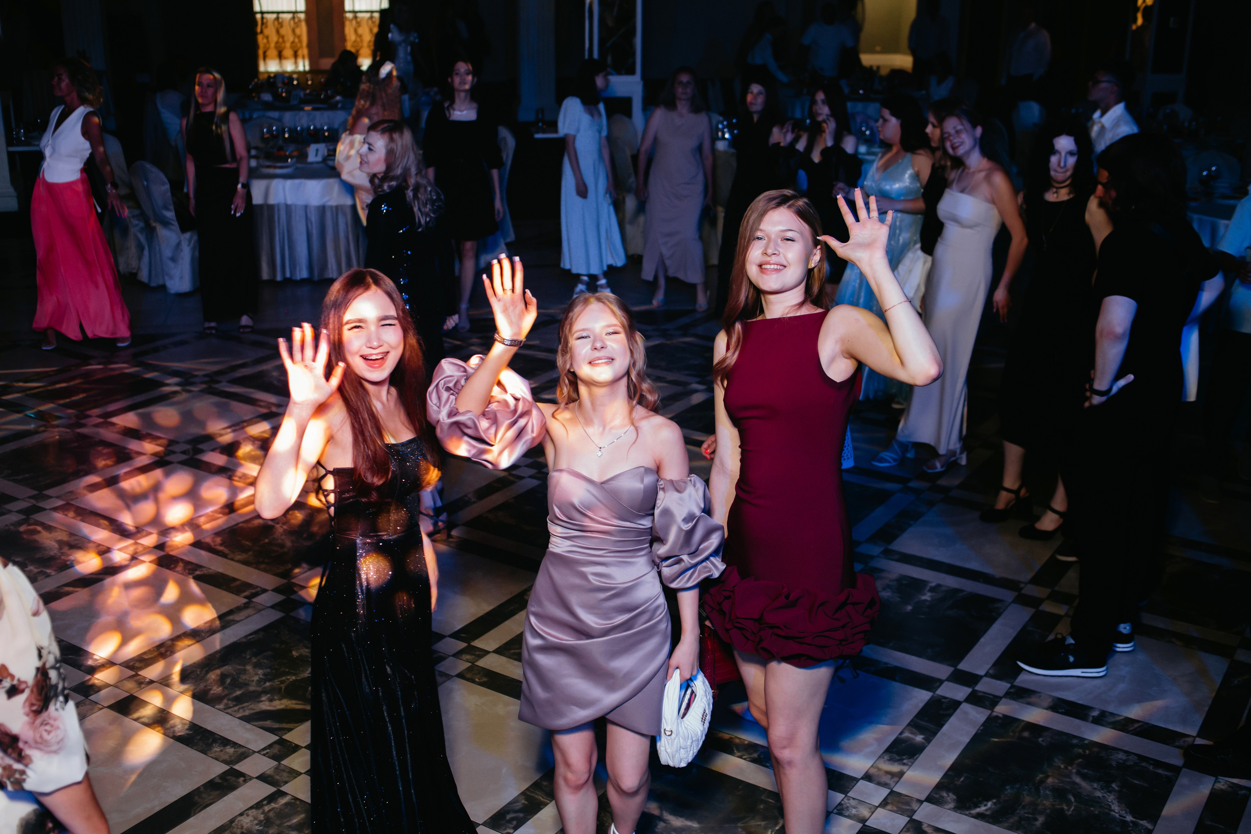 Выпускной 2025 (9класс) 124 школа. Фотограф в Челябинске Ополихина Анна