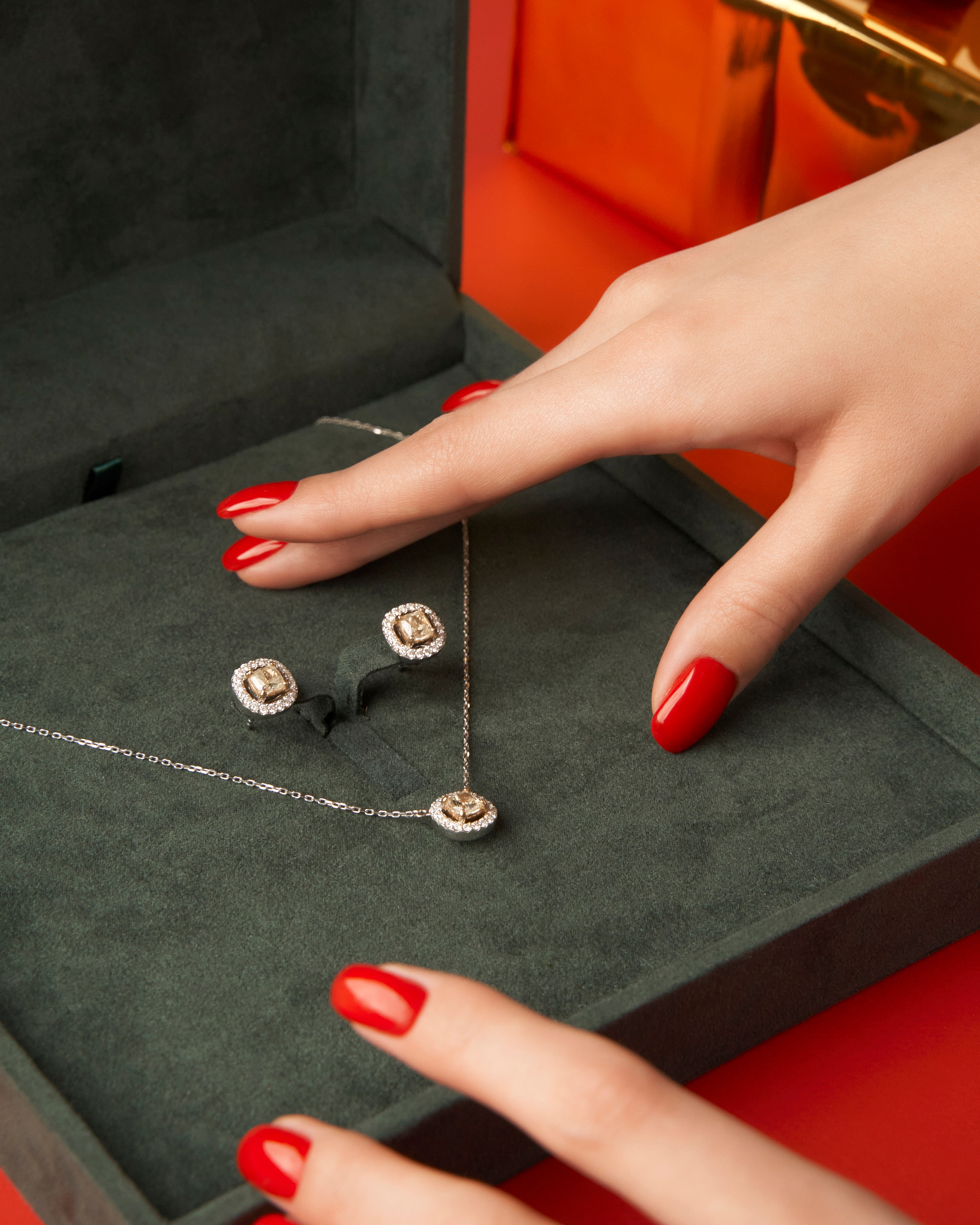 Kazakhyuvelir. Photographer