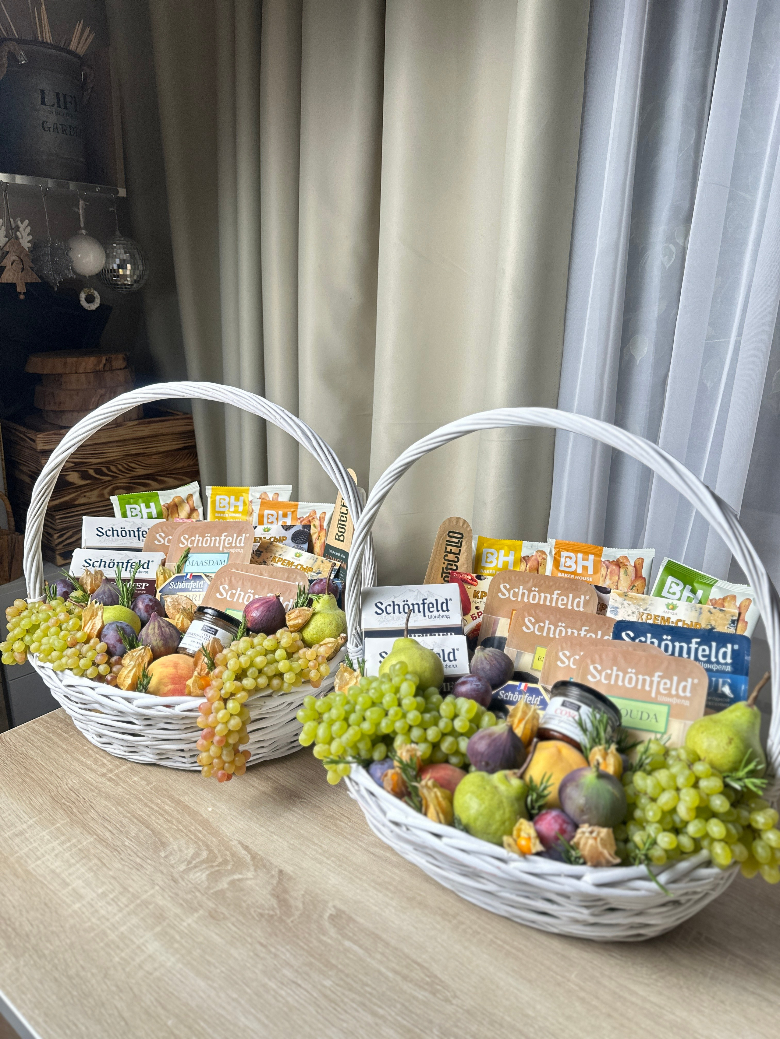 Корзины. Выездной кейтеринг, съедобные букеты, торты и сладости на заказ