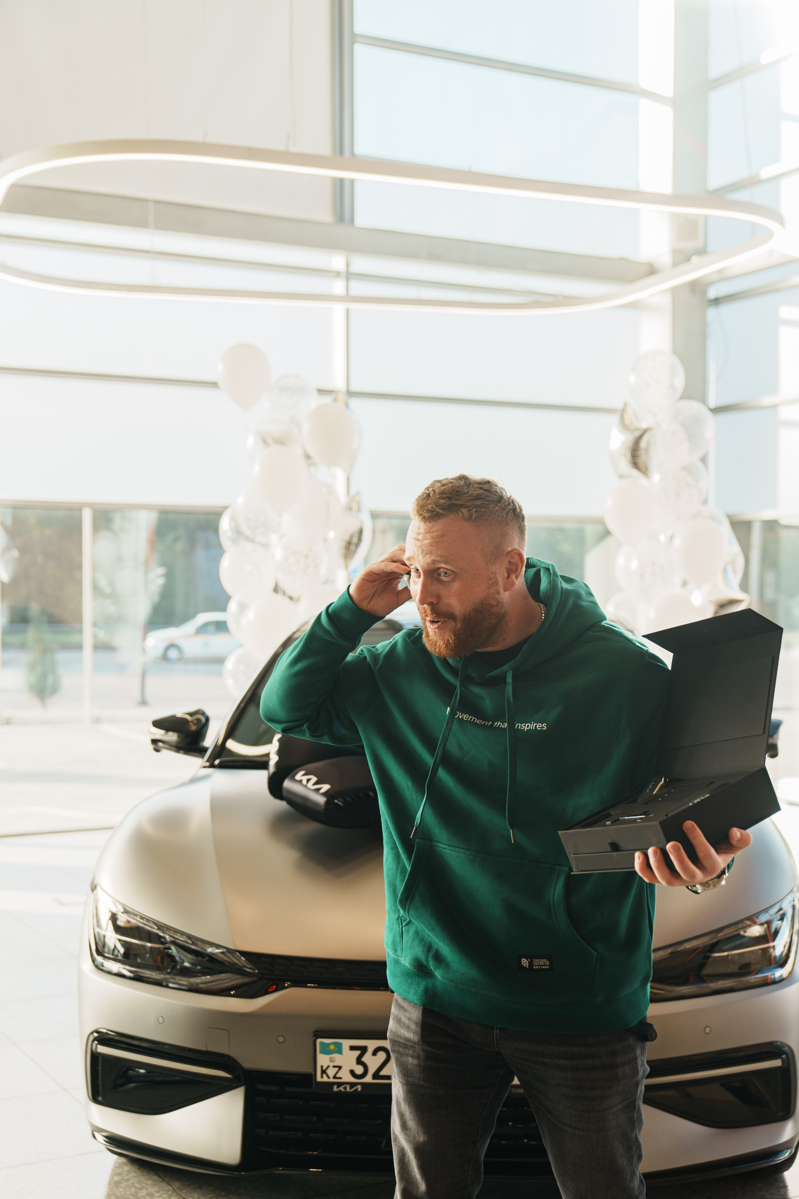 Kia EV6 Вручение Евгений Чебаткову. Фотограф TAULAN_1