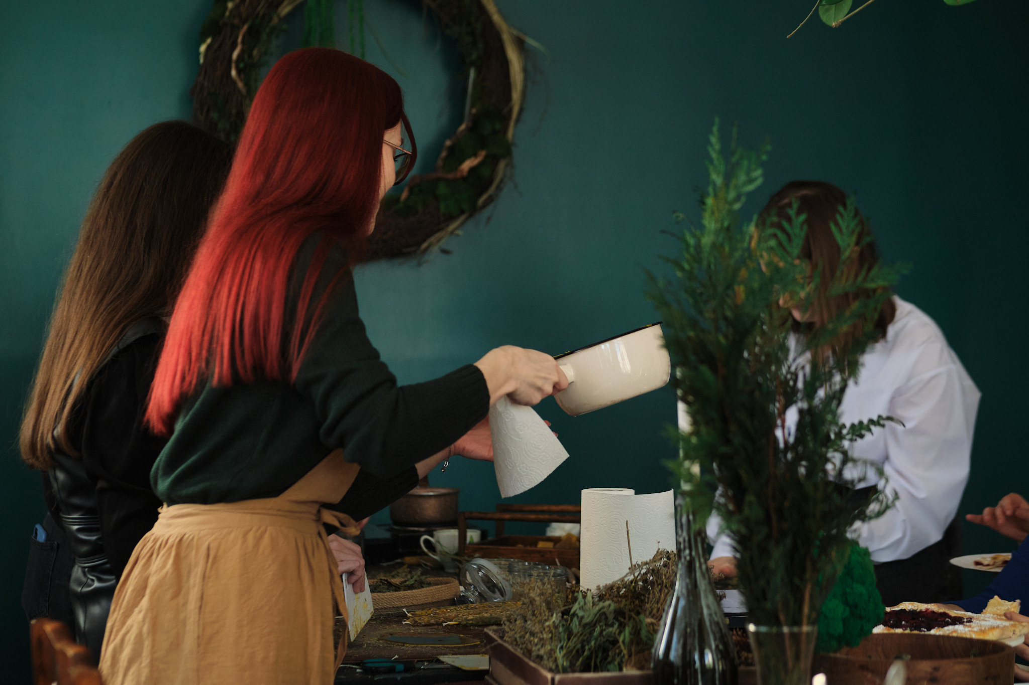 Репортажная фотосъемка мастер-классов по изготовлению восковых свечей. Фотоотчет с мероприятия в Кирове.