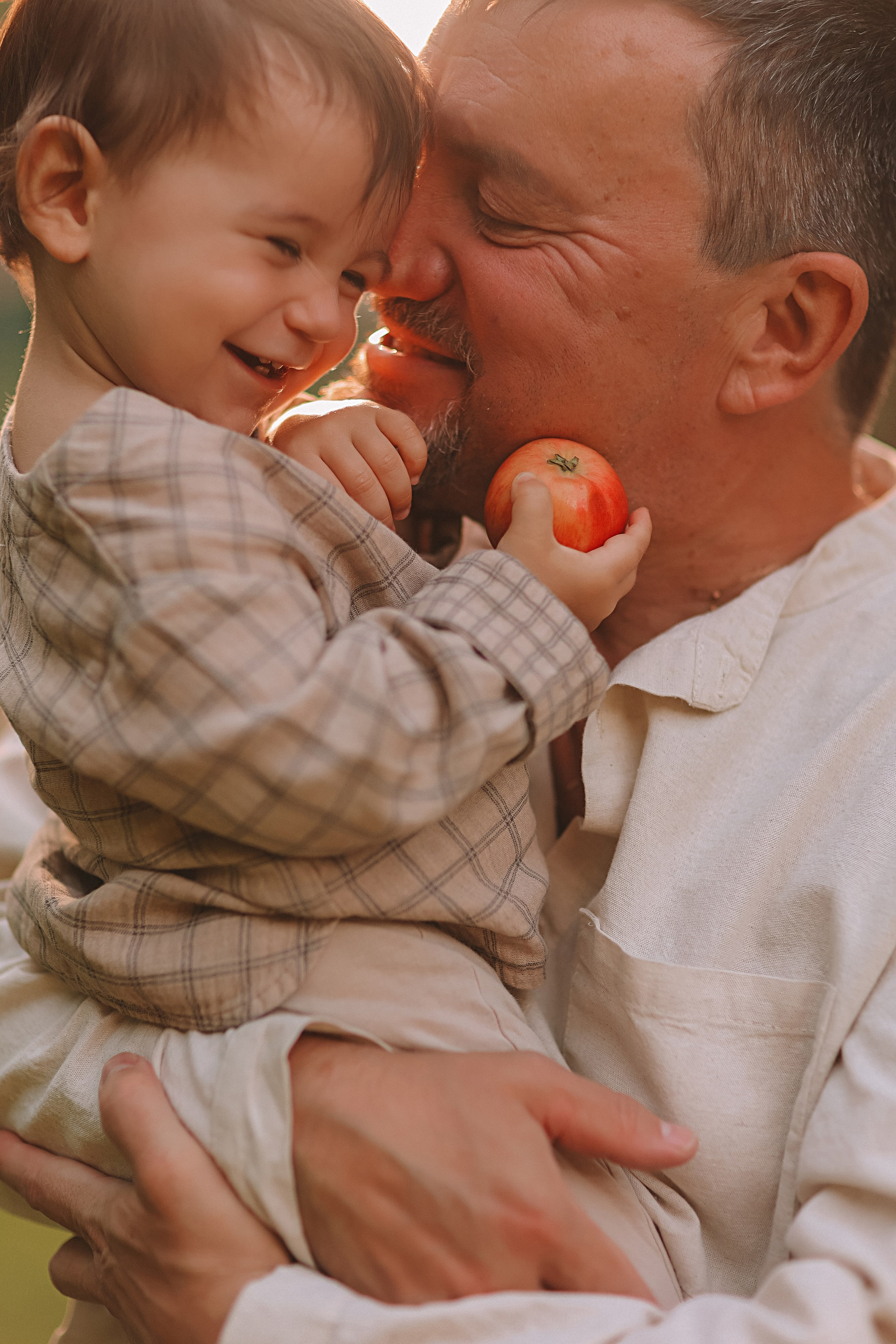 Стирка у дома. Семейный фотограф Тюмень, фотограф на роды Салмина Мария