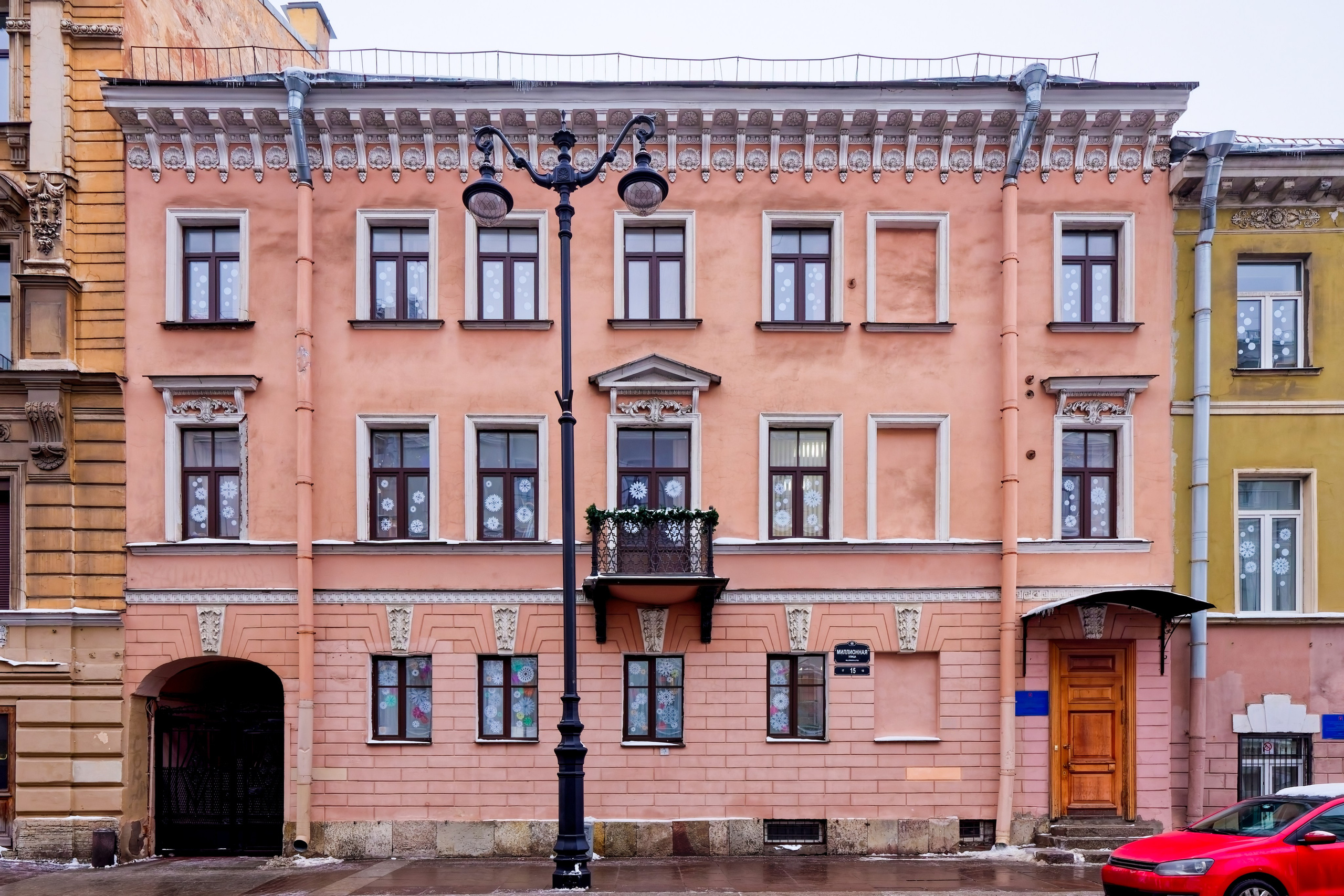 Санкт-Петербург, улица Миллионная, дом 15. Дом Дарьи Петровны Салтыковой, сестры княгини Голицыной. 