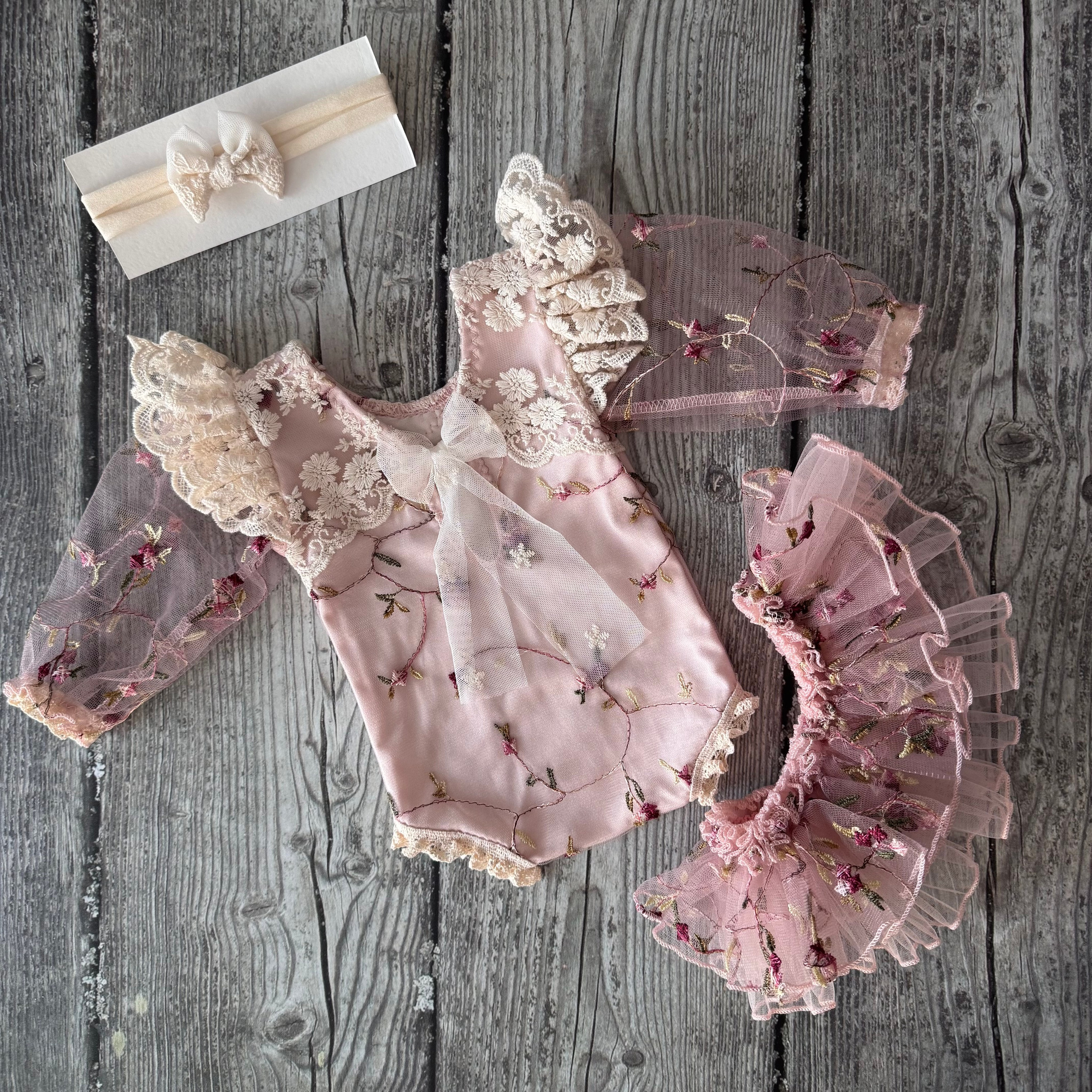 Костюмы и аксессуары для фотосессии новорожденных | Реквизит для съемки newborn в Москве. Фотосессия новорожденных в Москве и Московской области | Профессиональный фотограф newborn — Татьяна Иванова