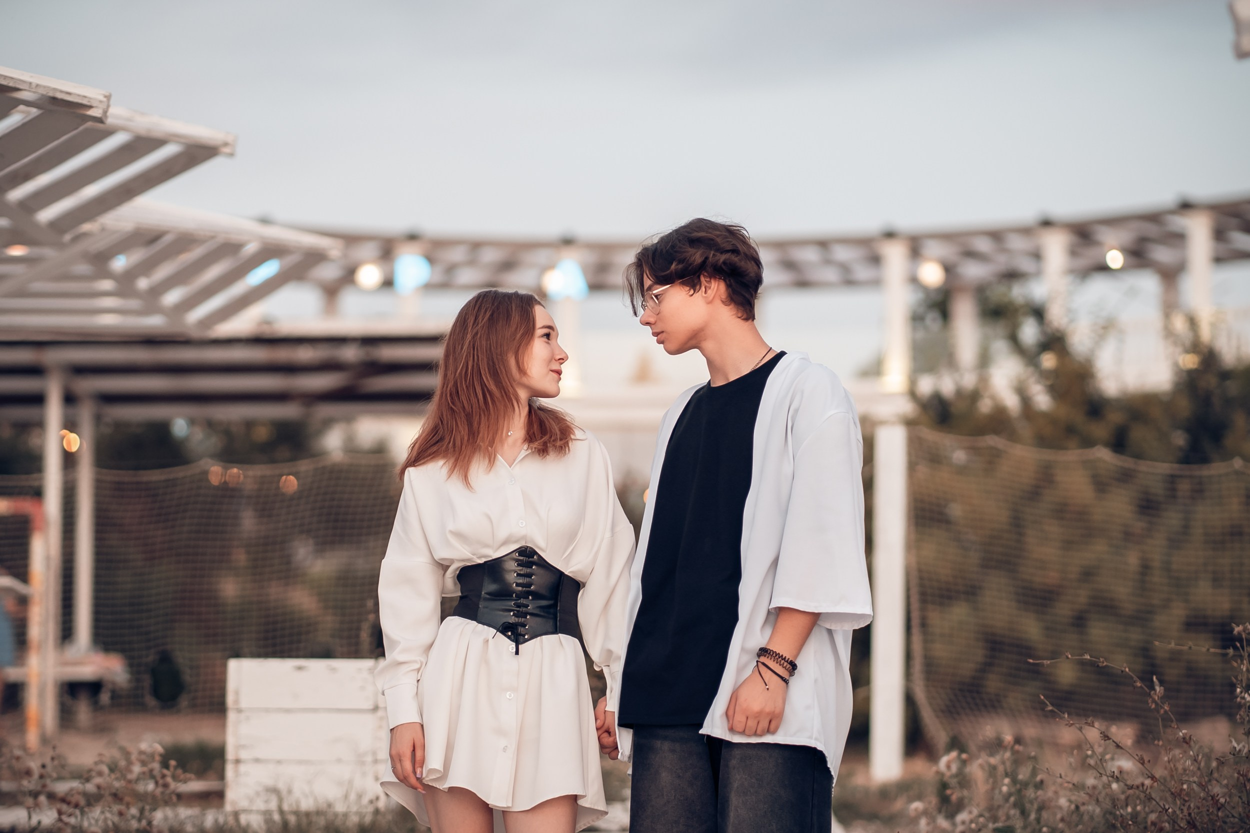 Романтическая фотоистория на закате пляжа Аквамарин. Церковный фотограф Севастополь