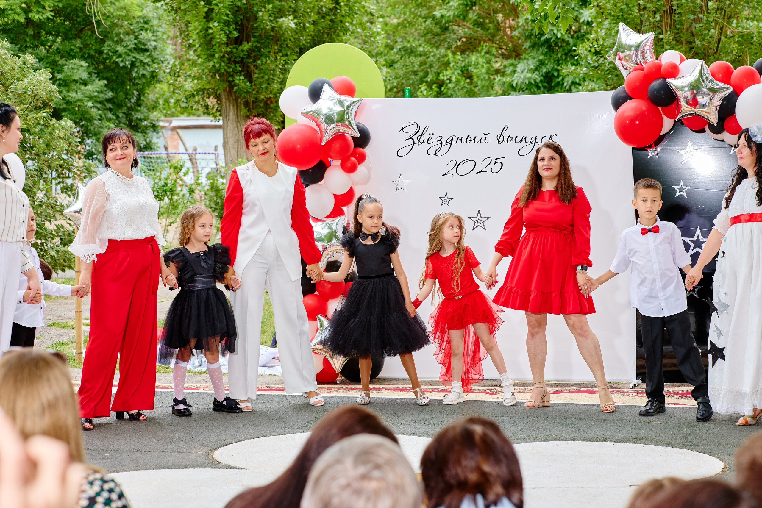 Выпускной 45 сад. Фотограф Выпускные альбомы Таганрог Сергей Коробченко