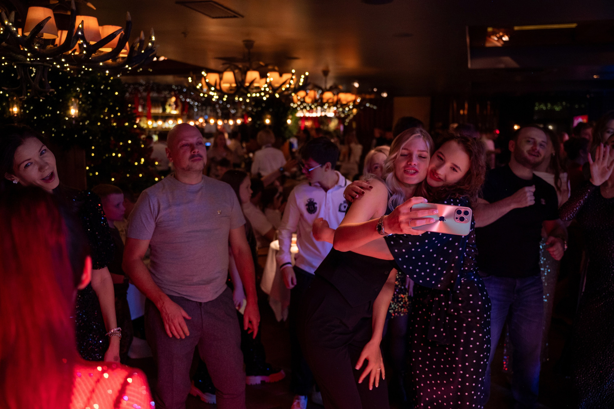 Новый год 2025 в ресторане Red Fox. Репортажный фотограф в Красной Поляне и Сочи Павлюченко Екатерина