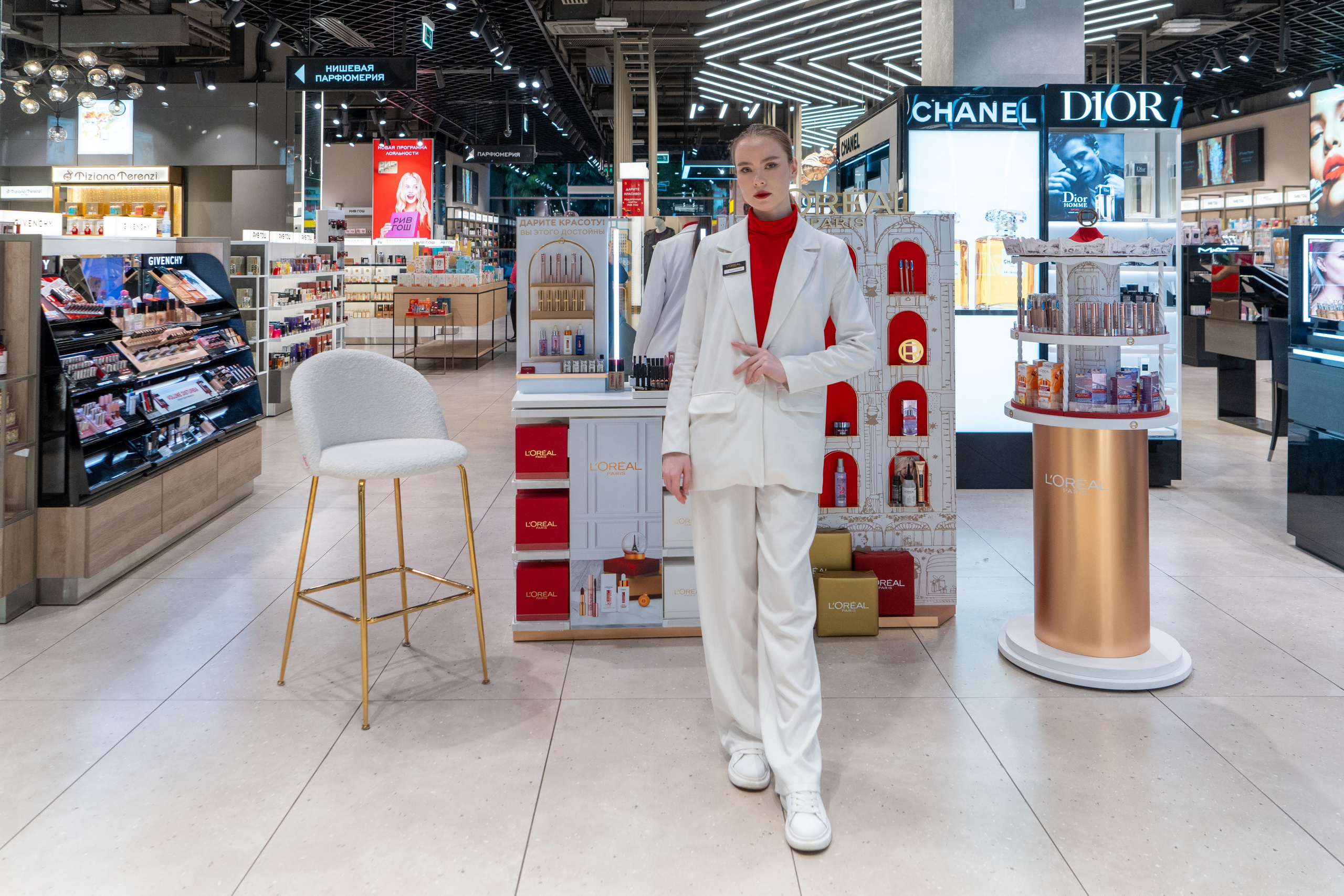 Отчет партнерской интеграции Loreal в магазинах Рив Гош. Репортажный фотограф в Красной Поляне и Сочи Павлюченко Екатерина