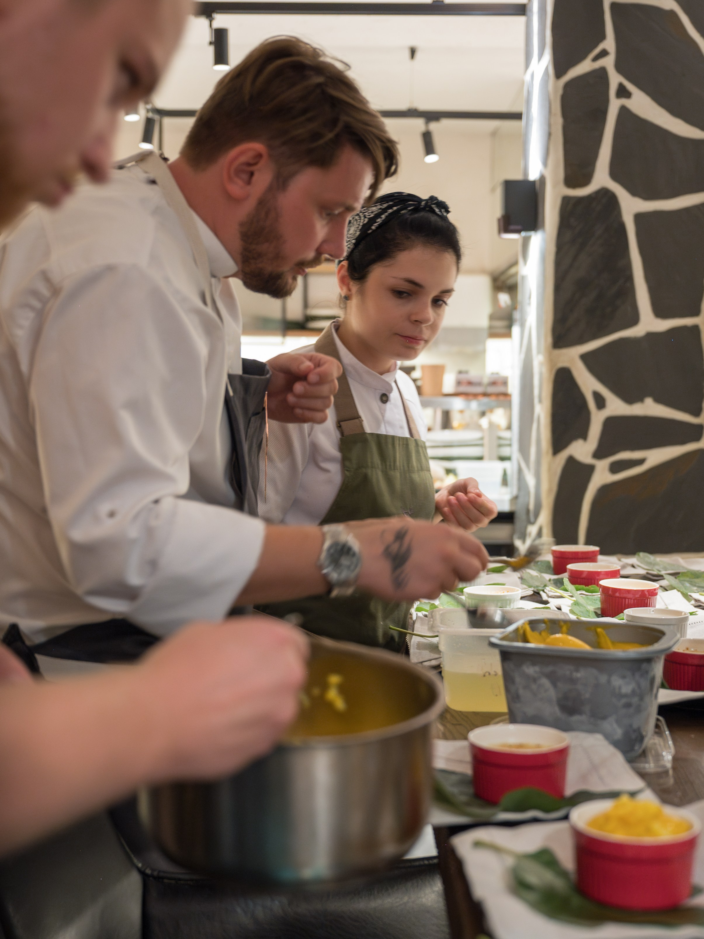Гастрономический ужин в ресторане Co-Co Chalet. Репортажный фотограф в Красной Поляне и Сочи Павлюченко Екатерина