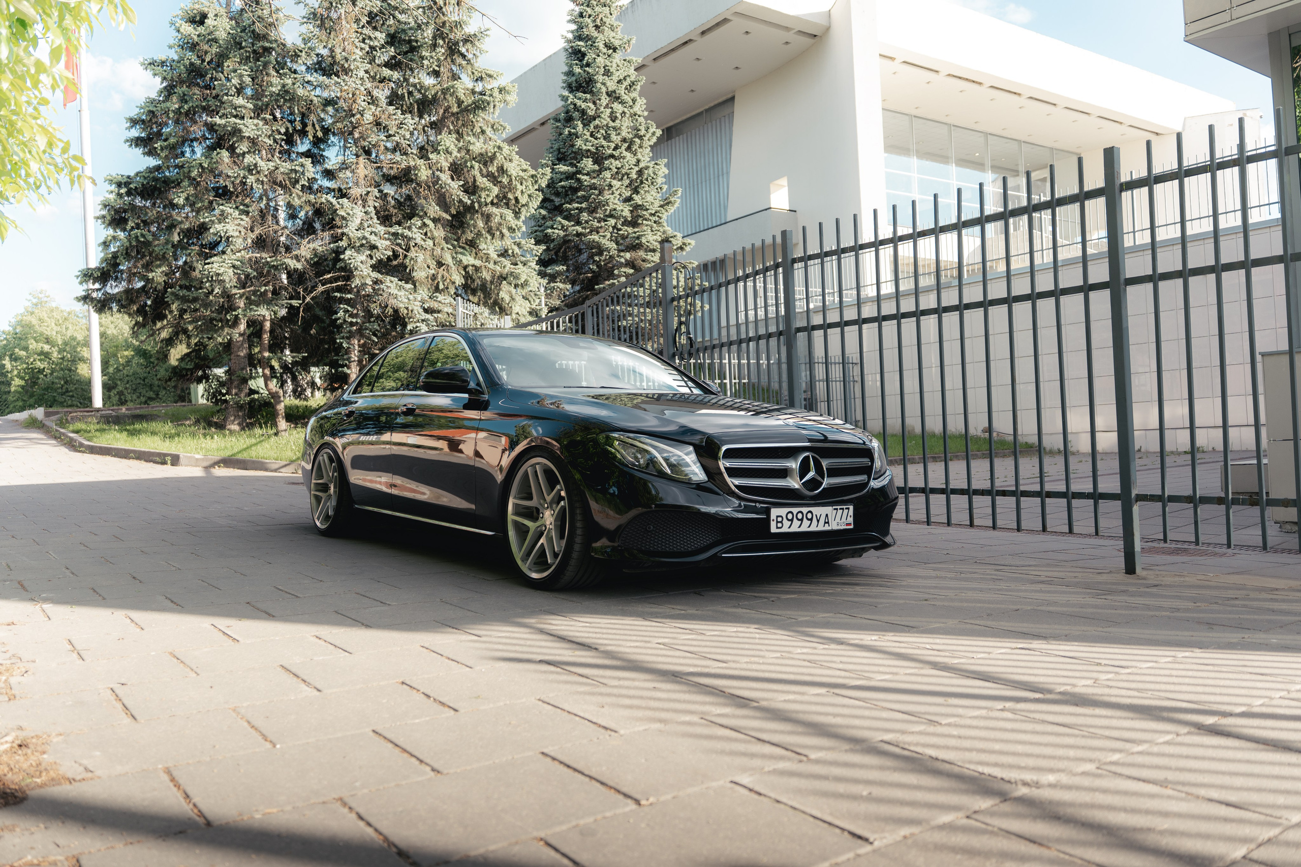 Фотографии Mercedes-Benz E-class