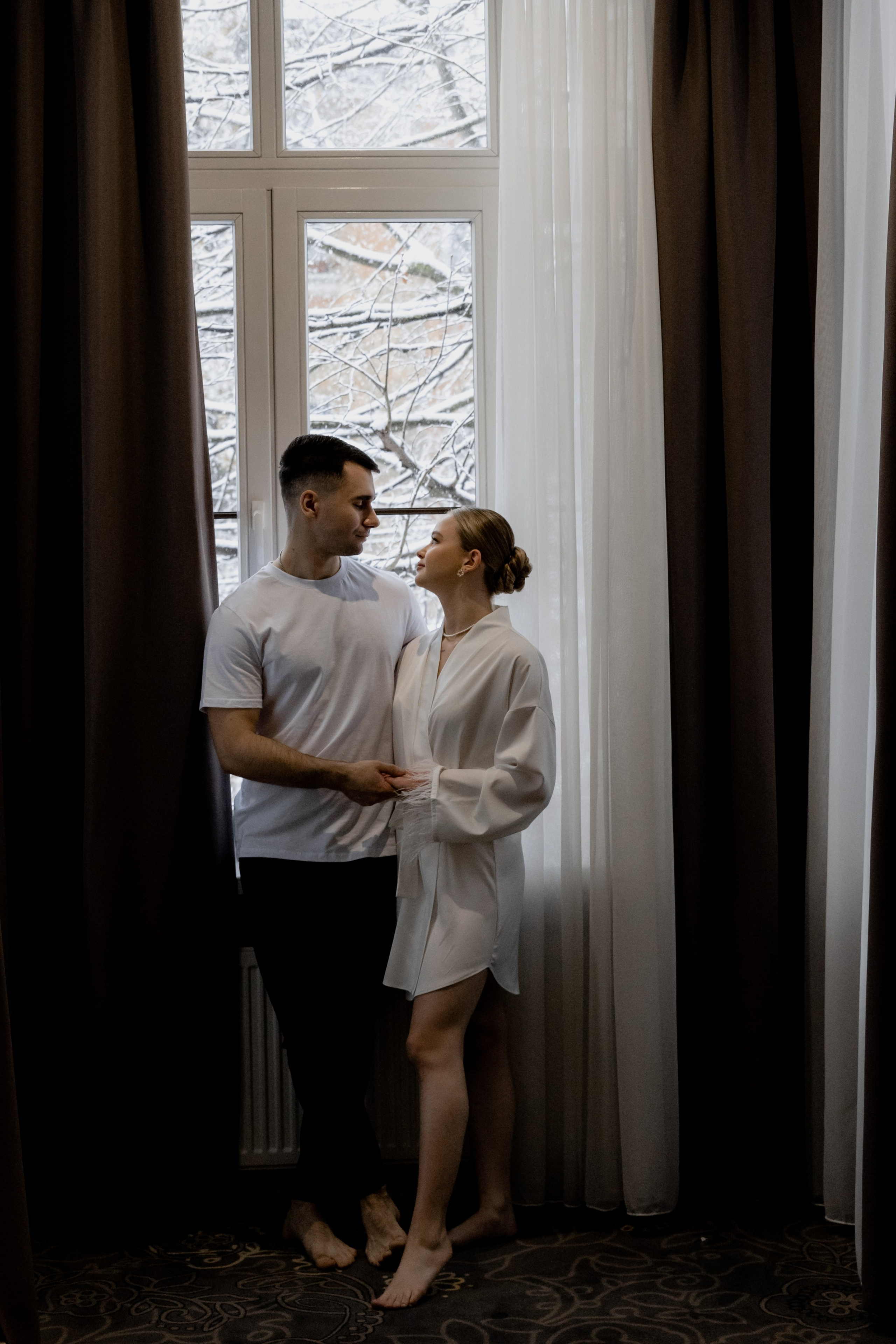 Свадебная фотосессия в отеле Чайковский г. Калининград. Свадебный фотограф Калининград