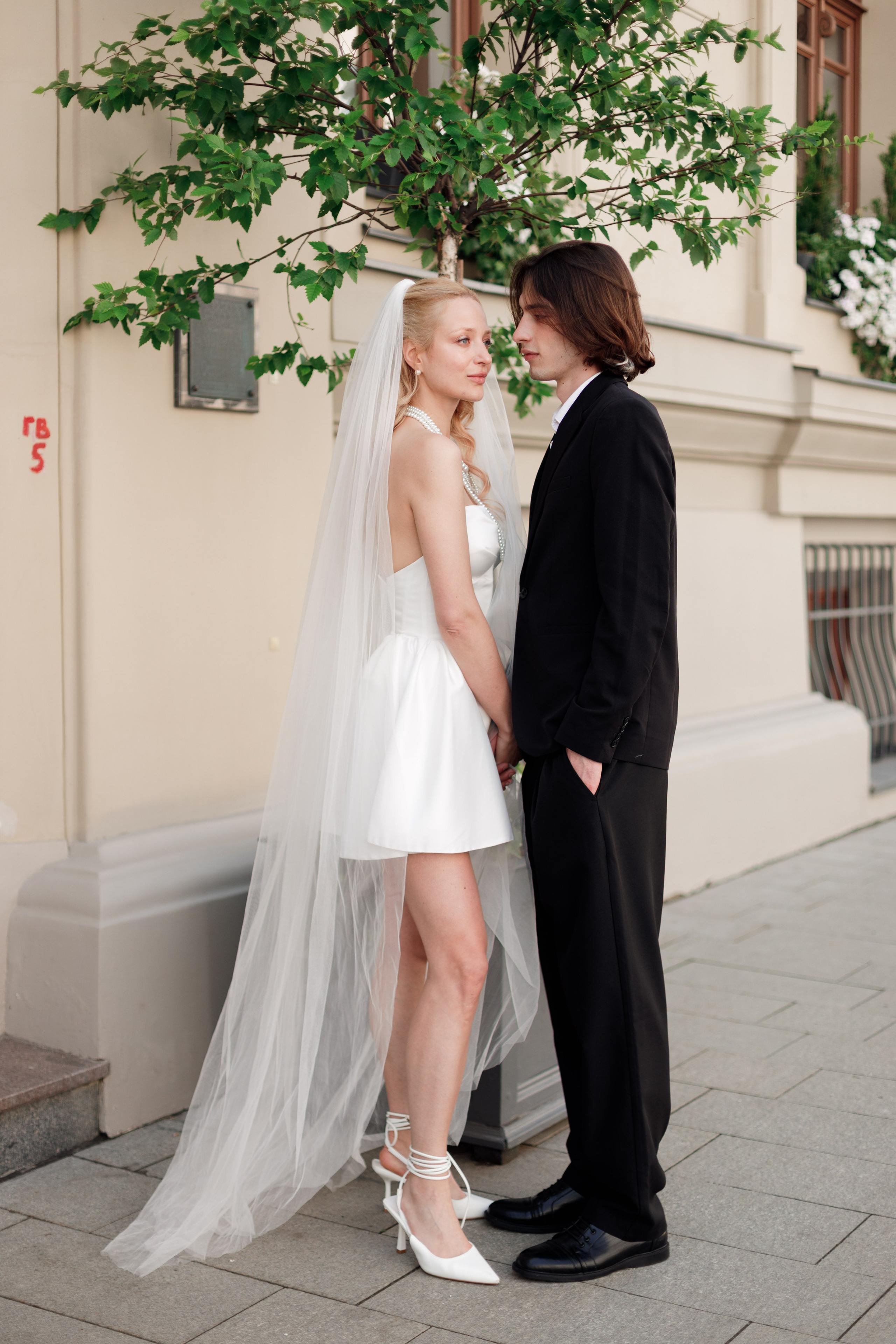 Свадебная фотосессия с автомобилем в центре Москвы, фотограф свадьбам Москва