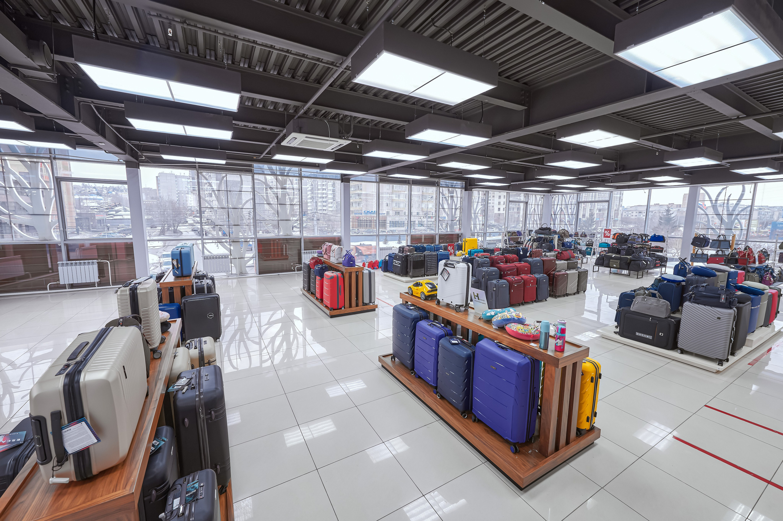 Портфолио по интерьерной и экстерьерной фотосъёмки: Мир сумок — Левый берег. Фотограф Яковлев Роман — Красноярск