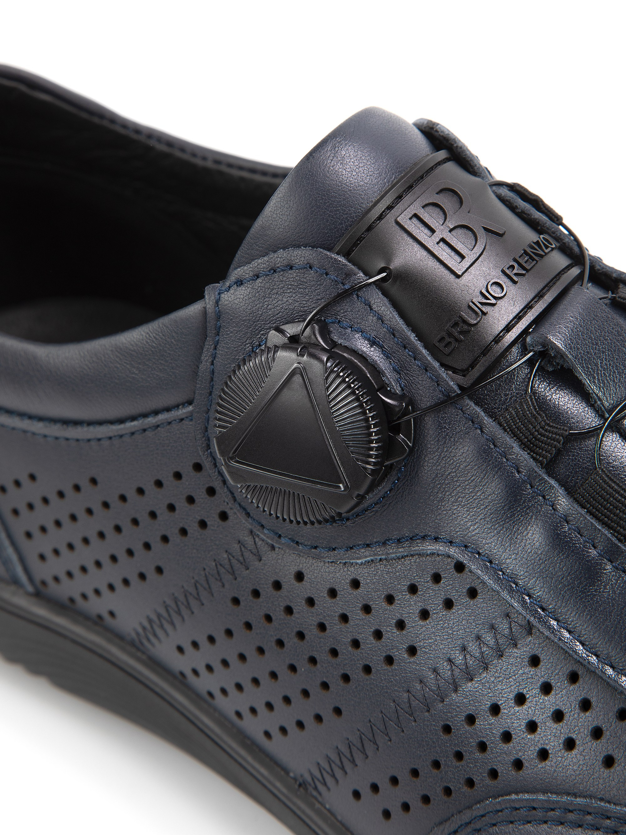 Каталожная фотография обуви. Фотограф в Москве Егор Гончаров