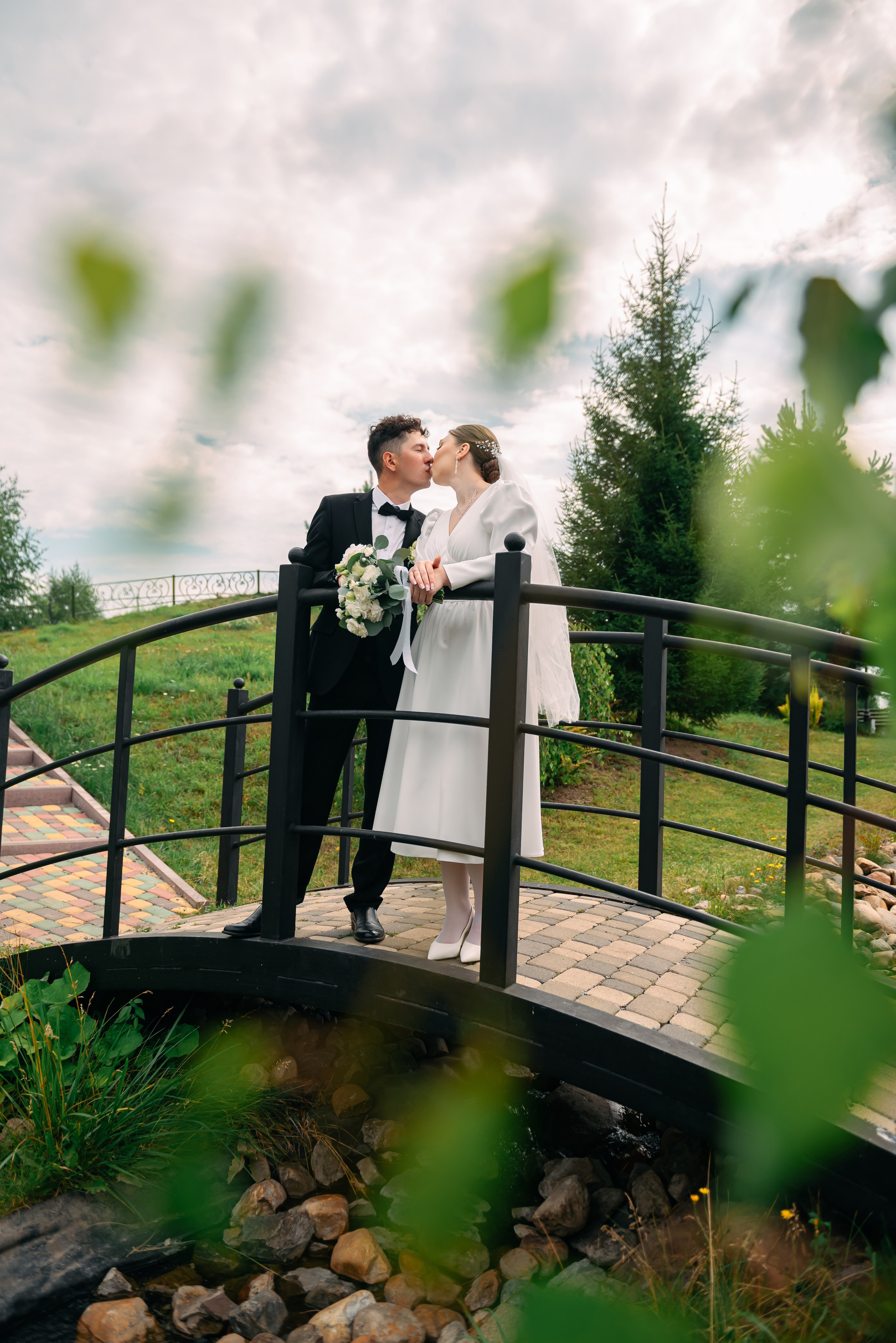 Свадебная фотосессия в парке отдыха «Лесная сказка» Лесная Поляна г. Кемерово