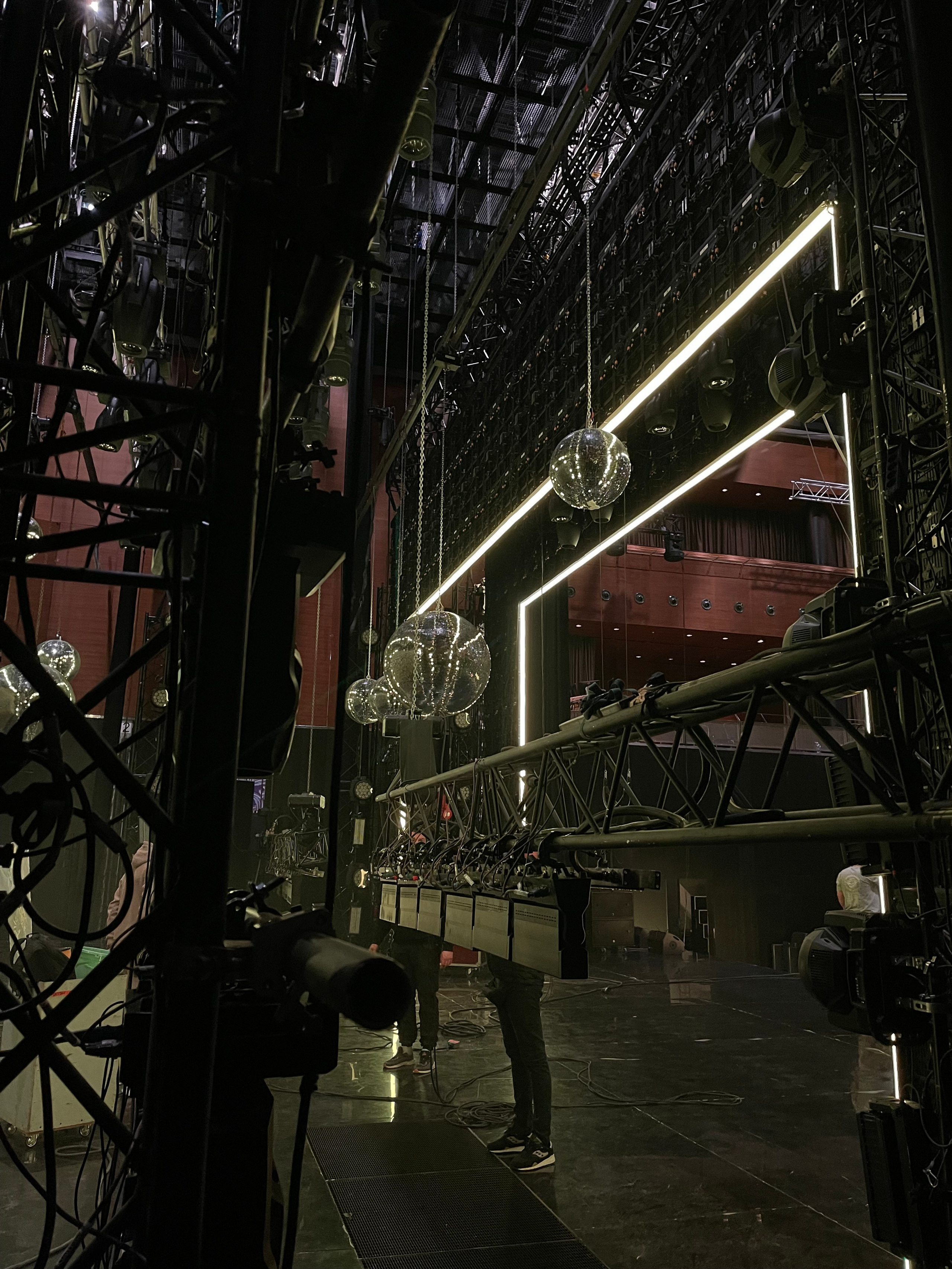 BACKSTAGE GALLERY. «MAK FLAME»