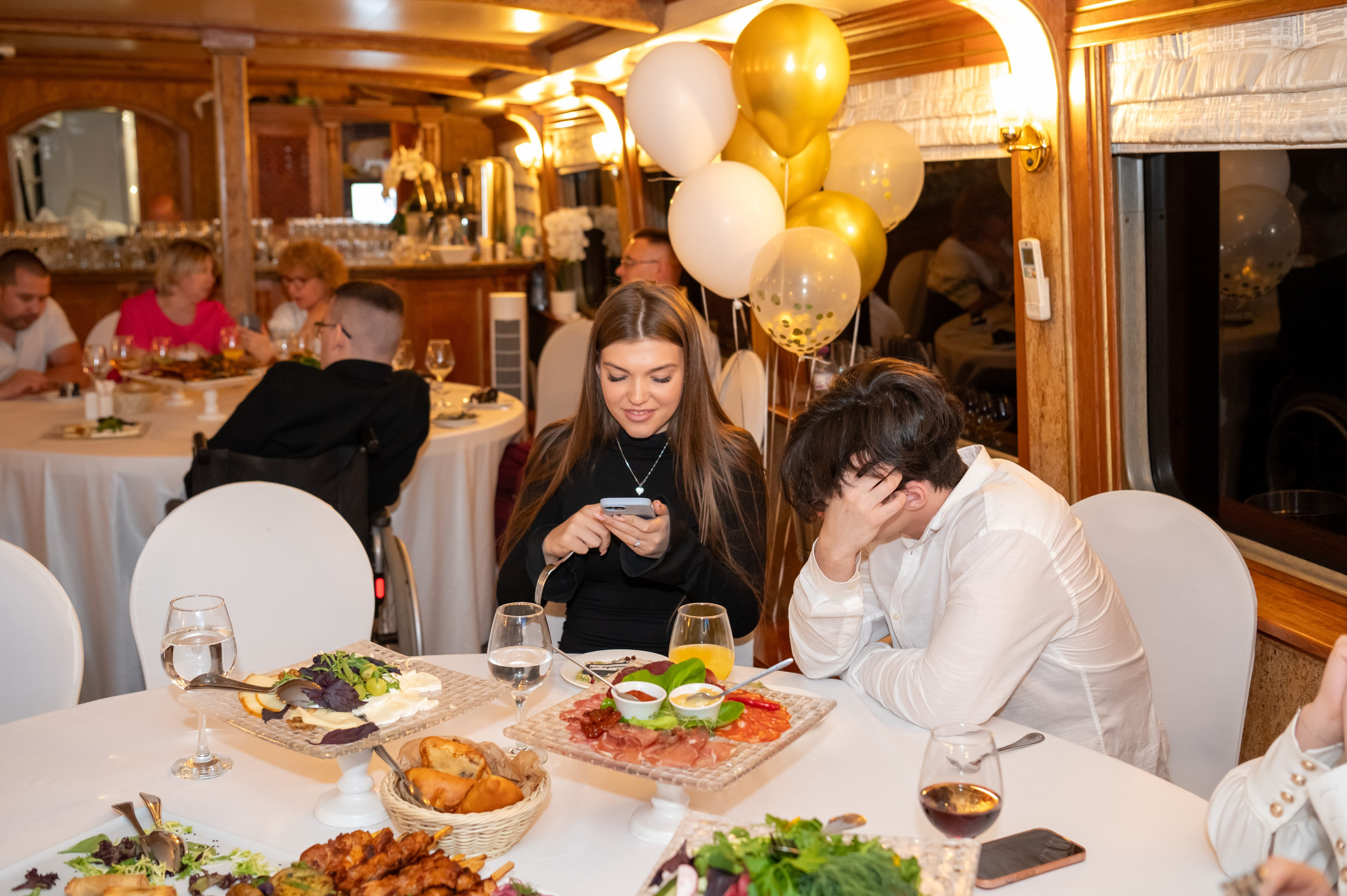 Выпускной вечер 11 класс на теплоходе. Детский и семейный фотограф г. Москва Оксана Катаджи