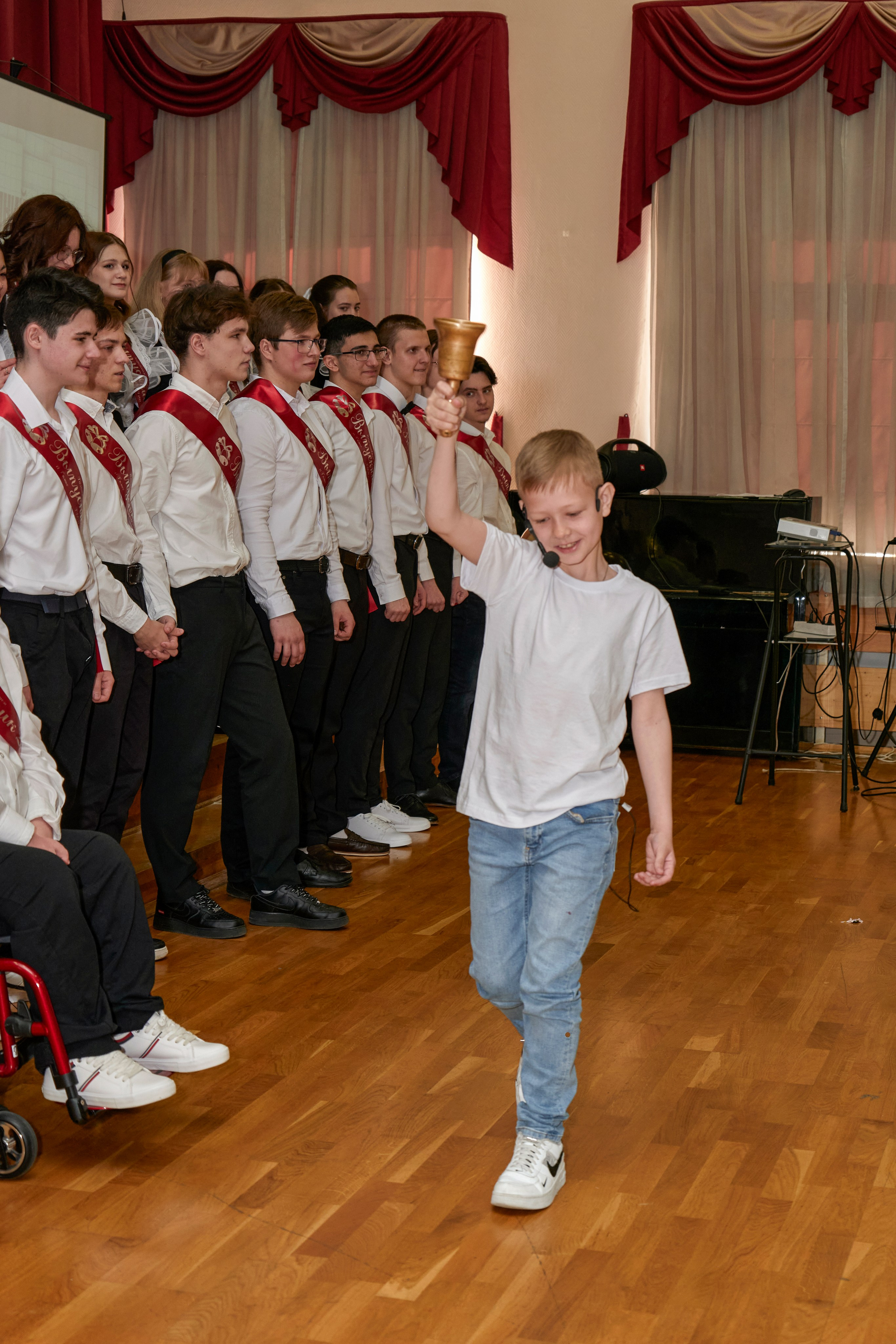 Последний звонок школа 1413. Детский и семейный фотограф г. Москва Оксана Катаджи