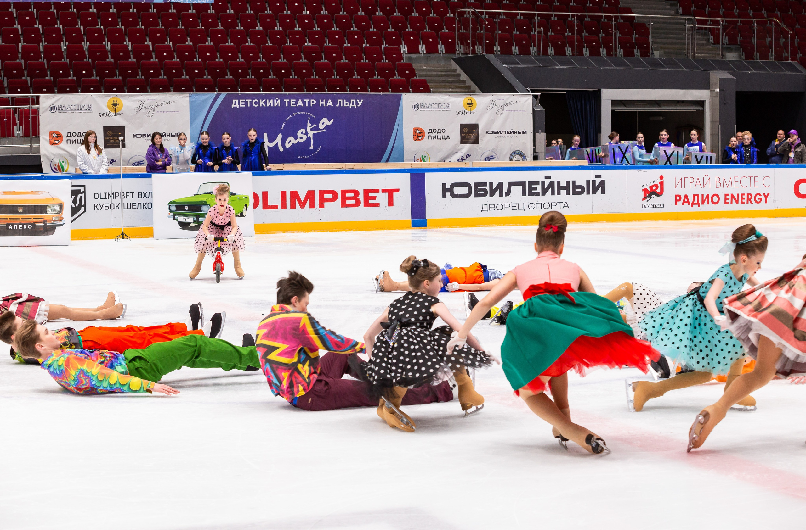 VII Ежегодный фестиваль массовых танцев на льду и фигурного катания «Петровский лёд» Санкт-Петербург 2024. Репортажный фотограф в Москве