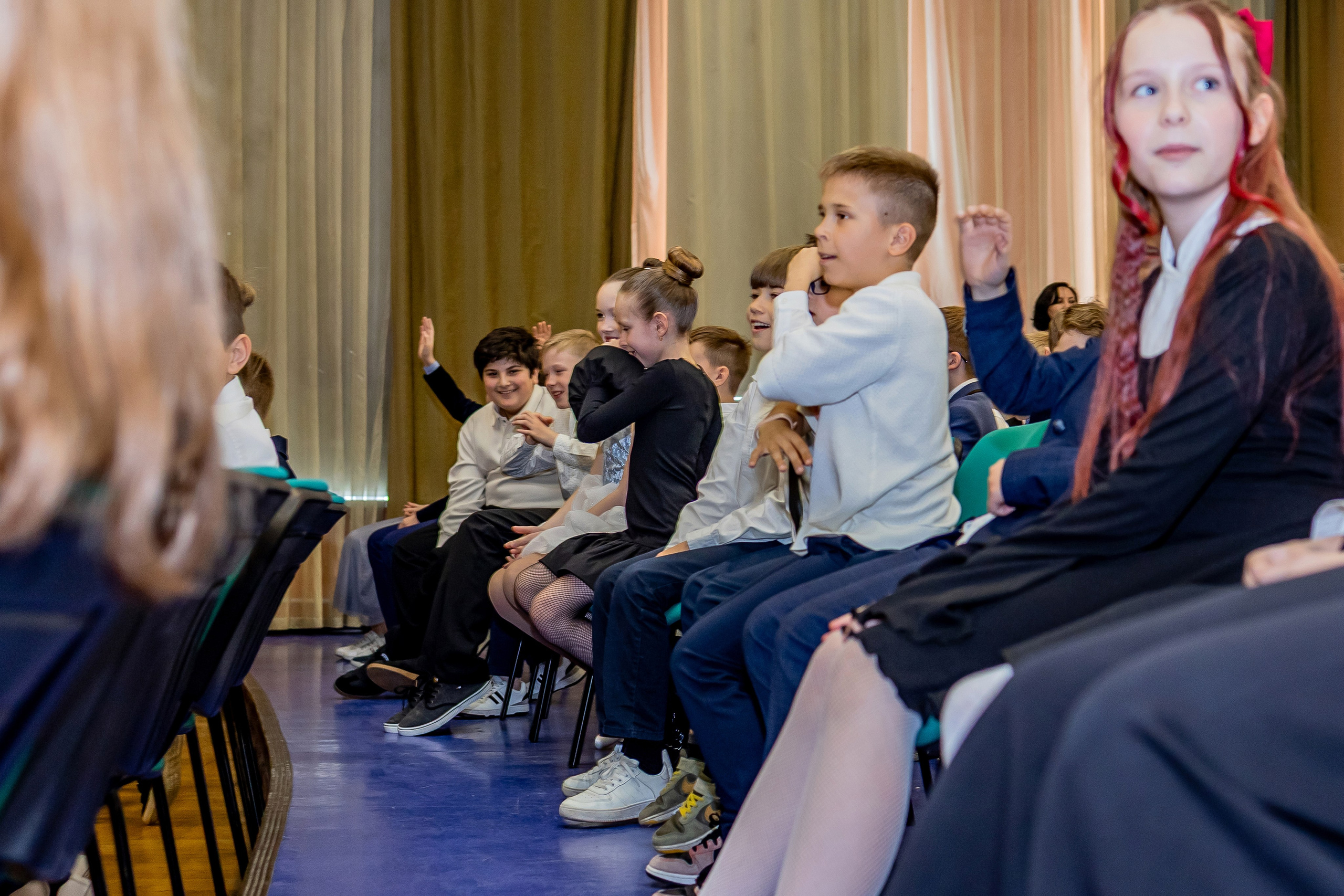 Выпускной праздник в начальной школе. Фотограф и видеограф Москва. Свадебный фотограф, видеограф. Выпускные альбомы. Оживающие альбомы