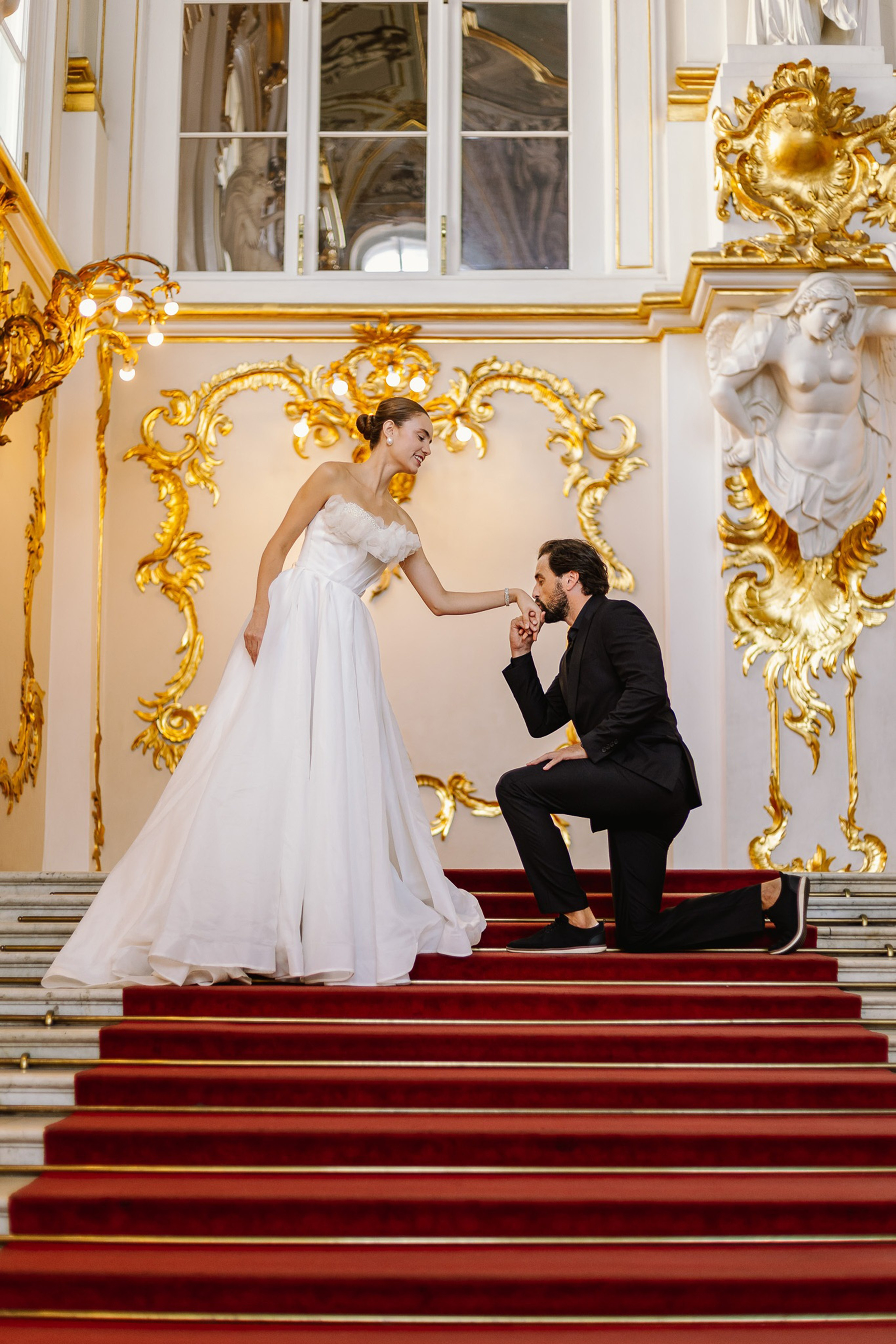 Анонс. Свадебная фотосессия в Эрмитаже. Фотограф и видеограф Москва. Свадебный фотограф, видеограф. Выпускные альбомы. Оживающие альбомы
