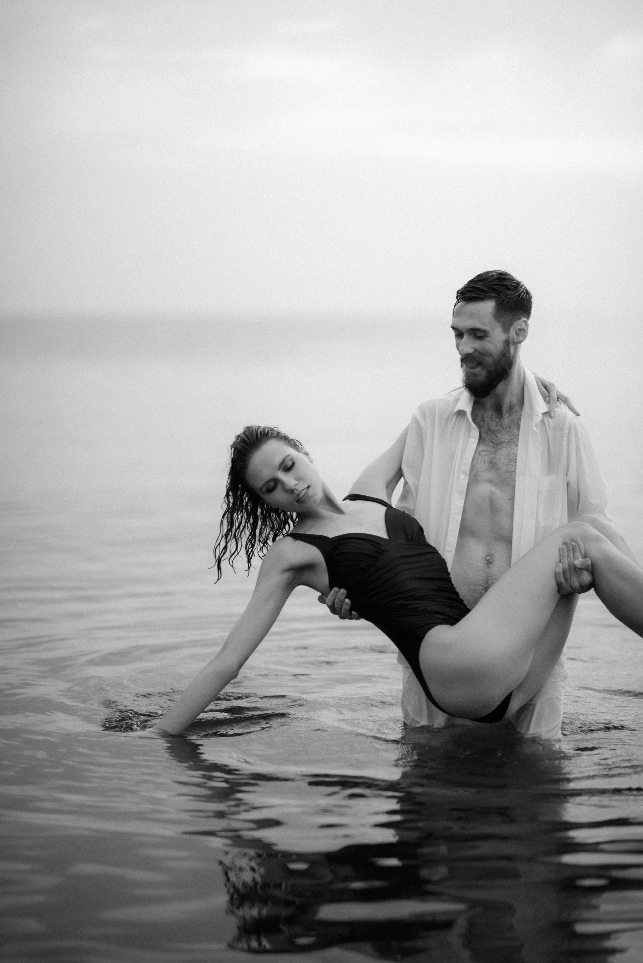 Свадебная фотосессия в Щелкино ,Бухта Космонавтов. Выездная церемония на берегу моря Крым. Свадебный и семейный фотограф и видеограф, Крым, Москва, Санкт -Петербург