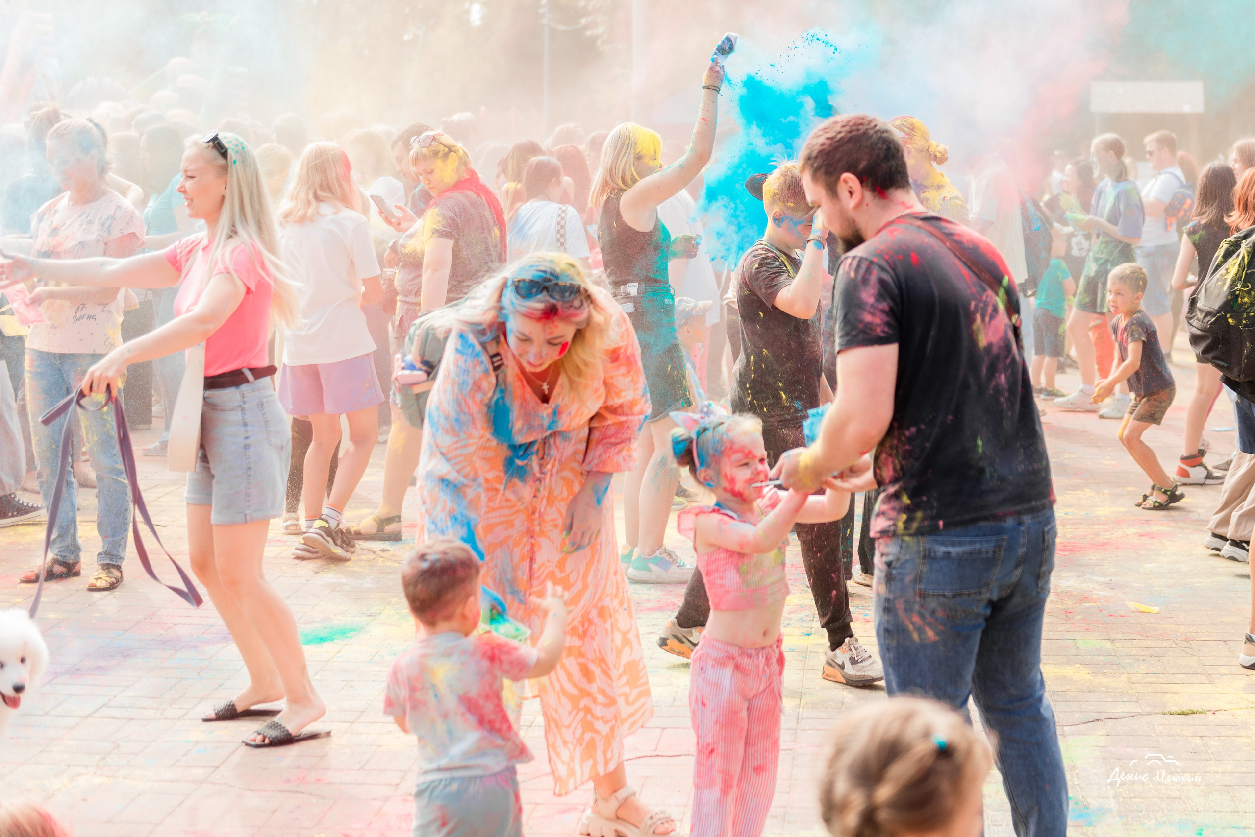 Краски Холи в Комсомольском Парке 2023. Детский фотограф, семейный фотограф и репортажи в Кемерово