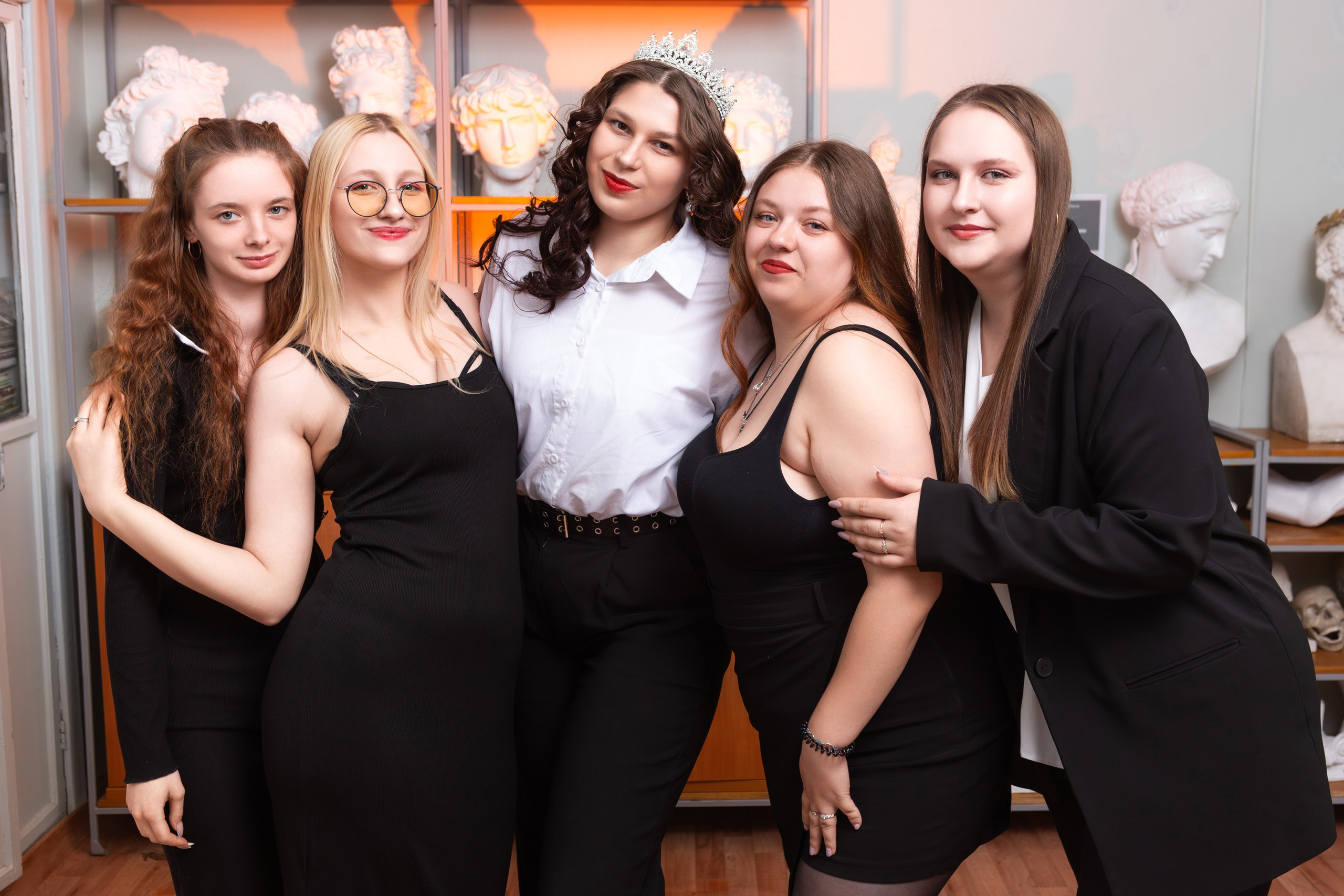 ФОТОСЕССИЯ В АУДИТОРИИ ДЛЯ БУДУЩИХ УЧИТЕЛЕЙ — выпускников Чернского профессионально-педагогического колледжа. ТВОЙ АЛЬБОМ / ТВОИ ПРАВИЛА