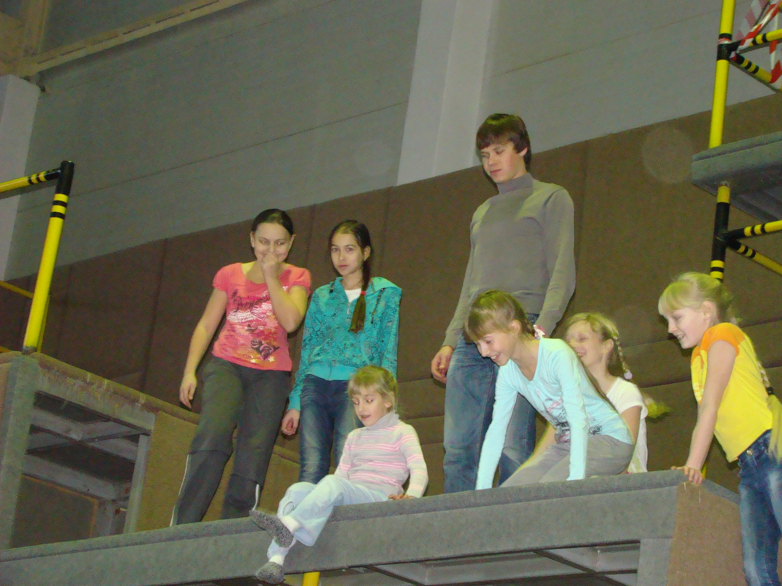 Катя ДР 12 лет Дома + Спортекс 04.12.2011. Семейный, Свадебный фотограф СПБ Питер— Романова Екатерина