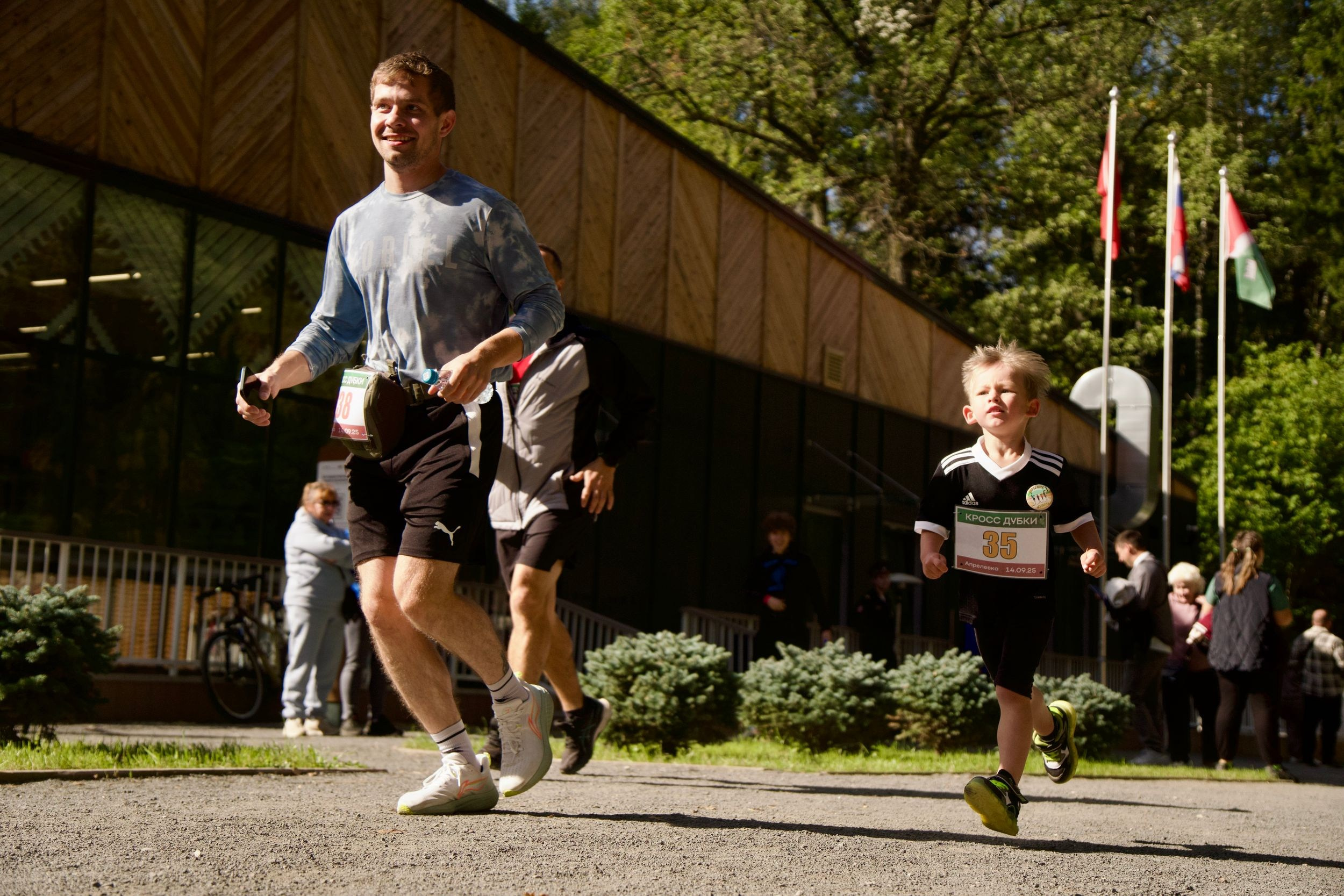 Забег в парке «Дубки». Кафе «БЕЛКА НАШЕПТАЛА». Ну оооочень концептуальное кафе