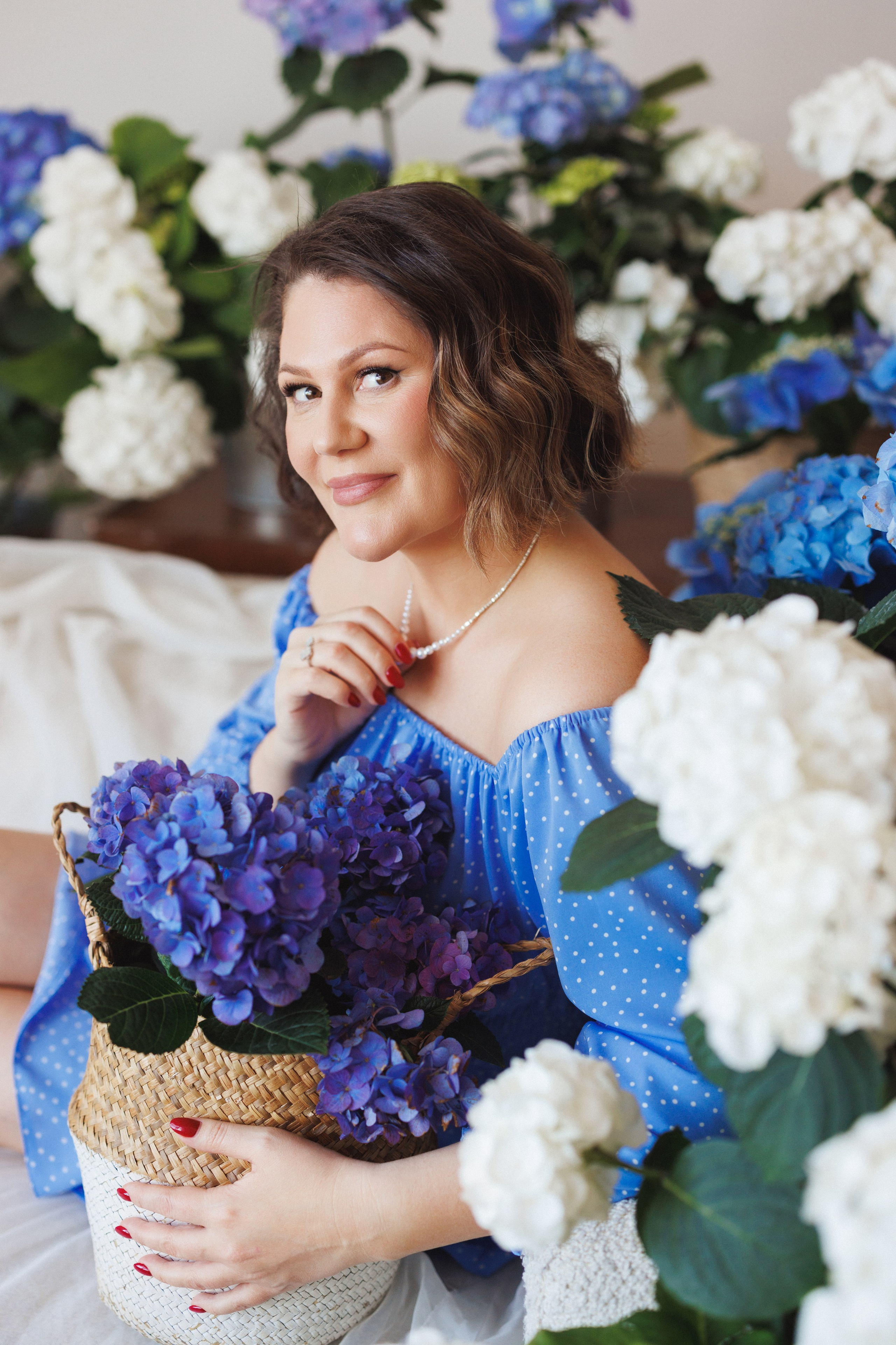 Фотосессия с живыми цветами Гортензии в фотостудии Space JOBS, город Краснодар. Семейный и детский фотограф в Краснодаре Анна Трашкова