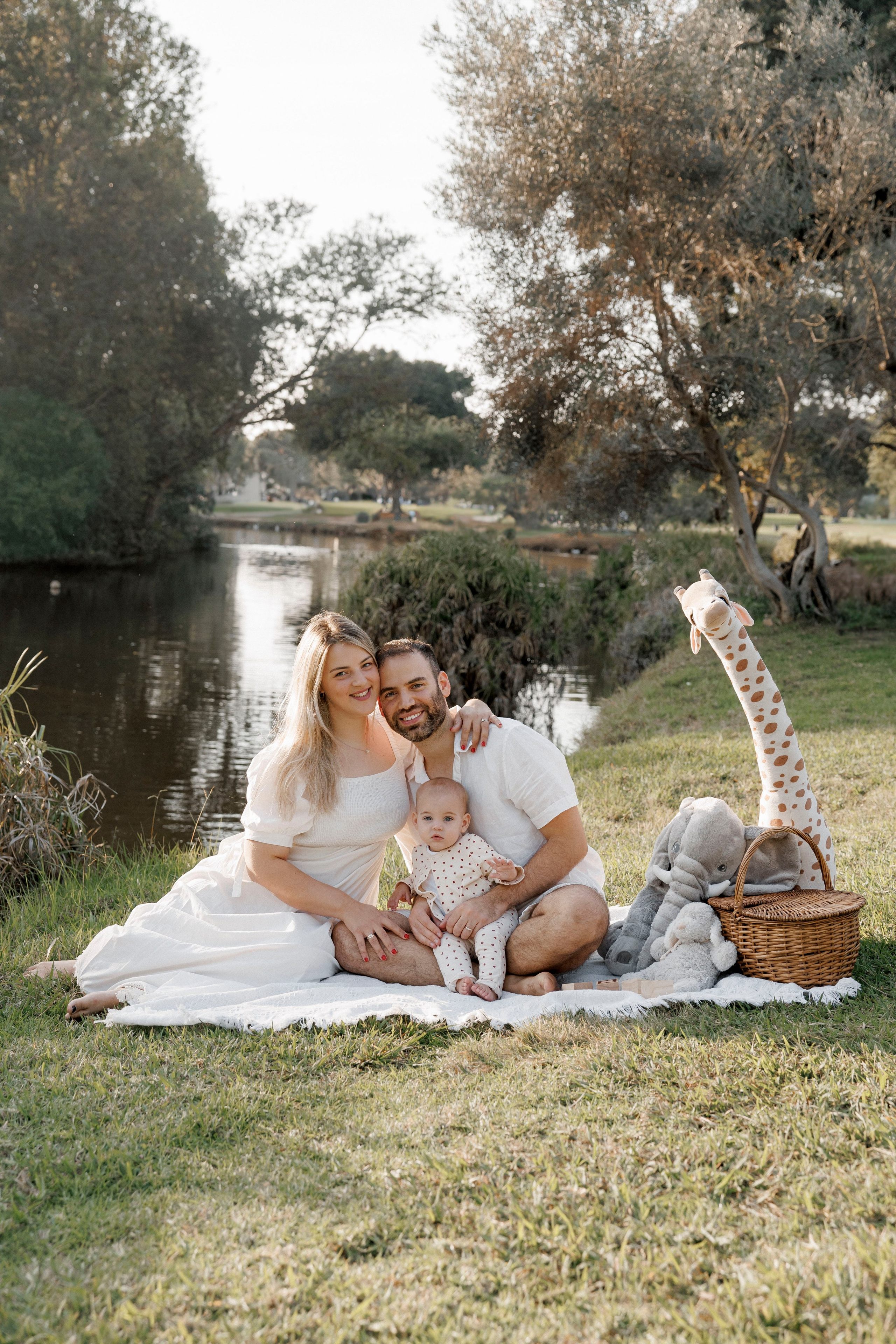 First year photoshoot inside the park (sunset). Wedding and family photographer