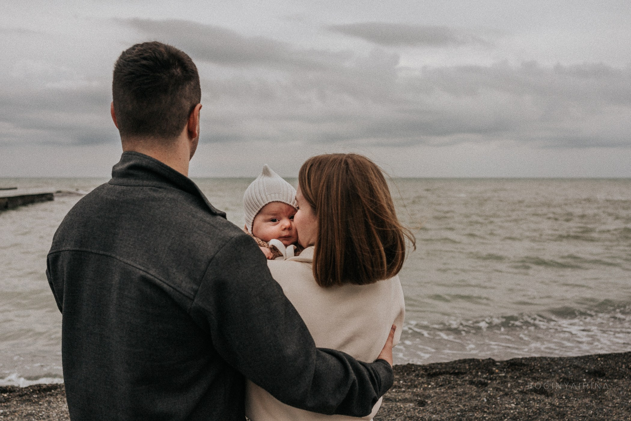 Семейная фотосессия прогулка на море. Фотограф на роды Москва. Фотограф новорожденных Москва