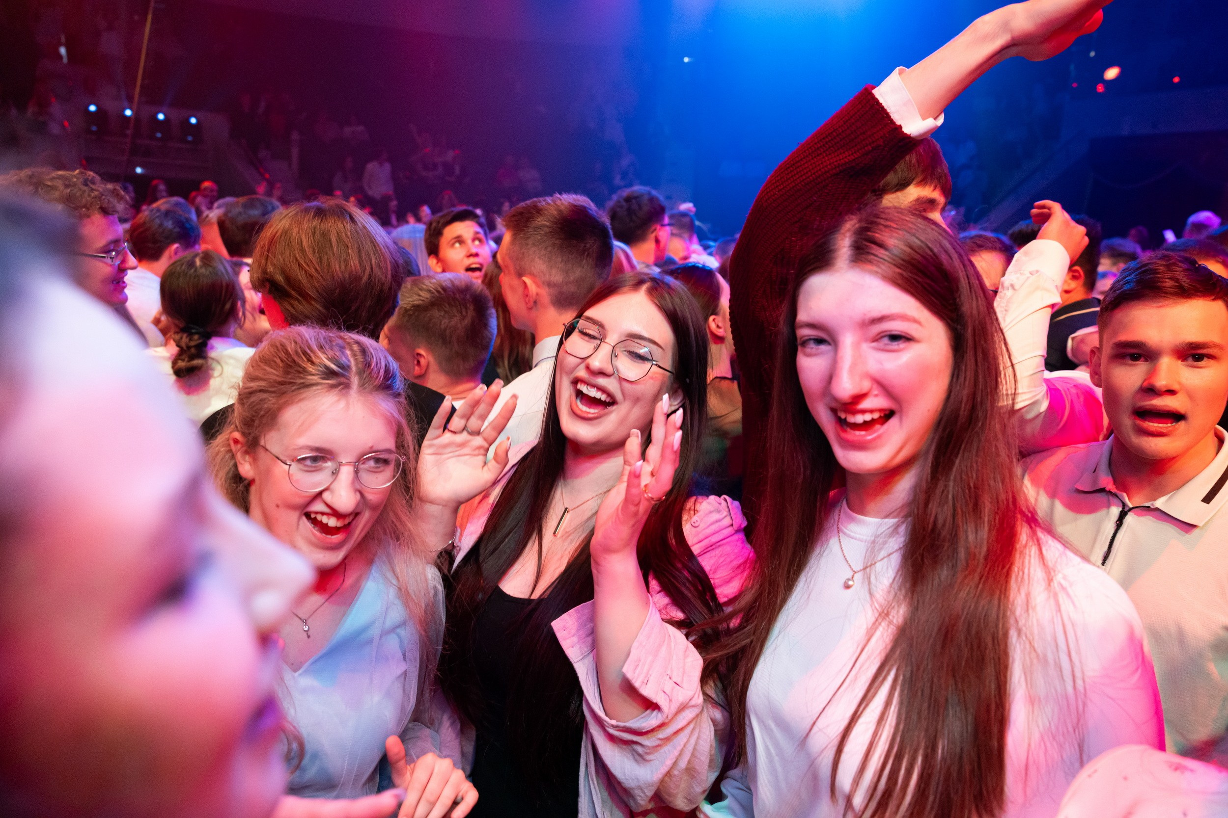 Городской бал выпускников (24 июня 2025). Репортажный фотограф Алексей Пирязев