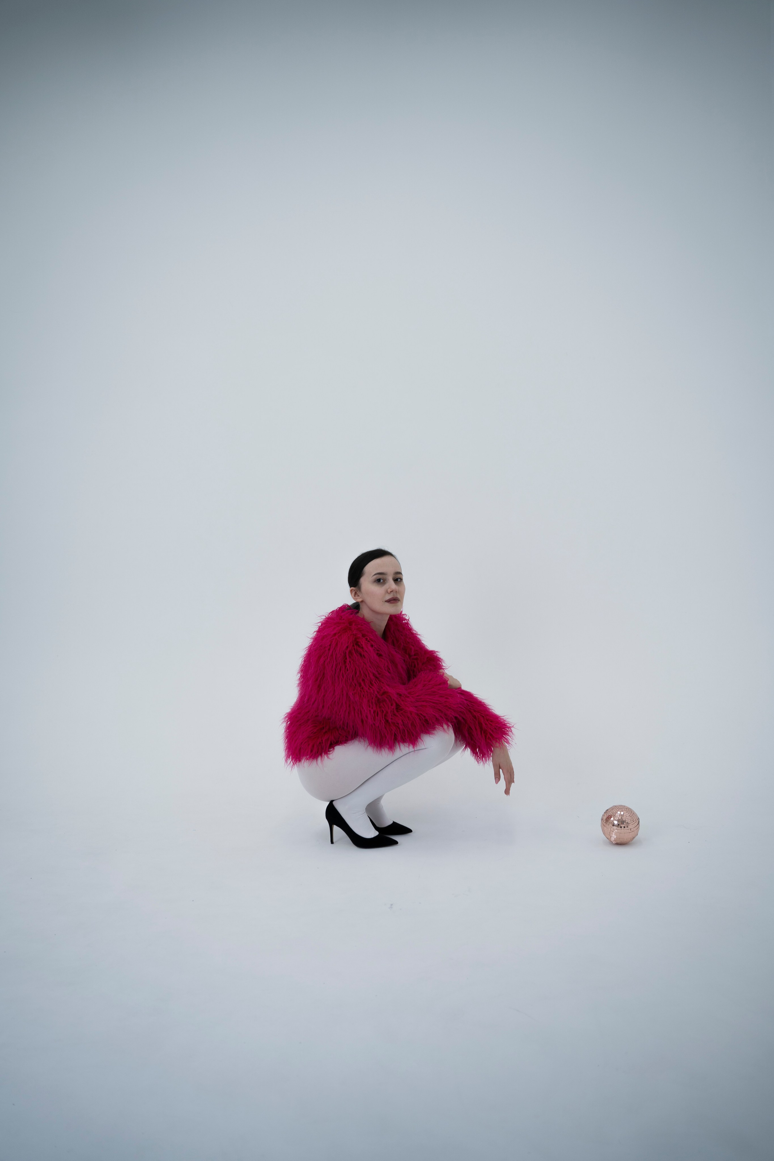 ДЕВОЧКА НА ШАРЕ. Главная