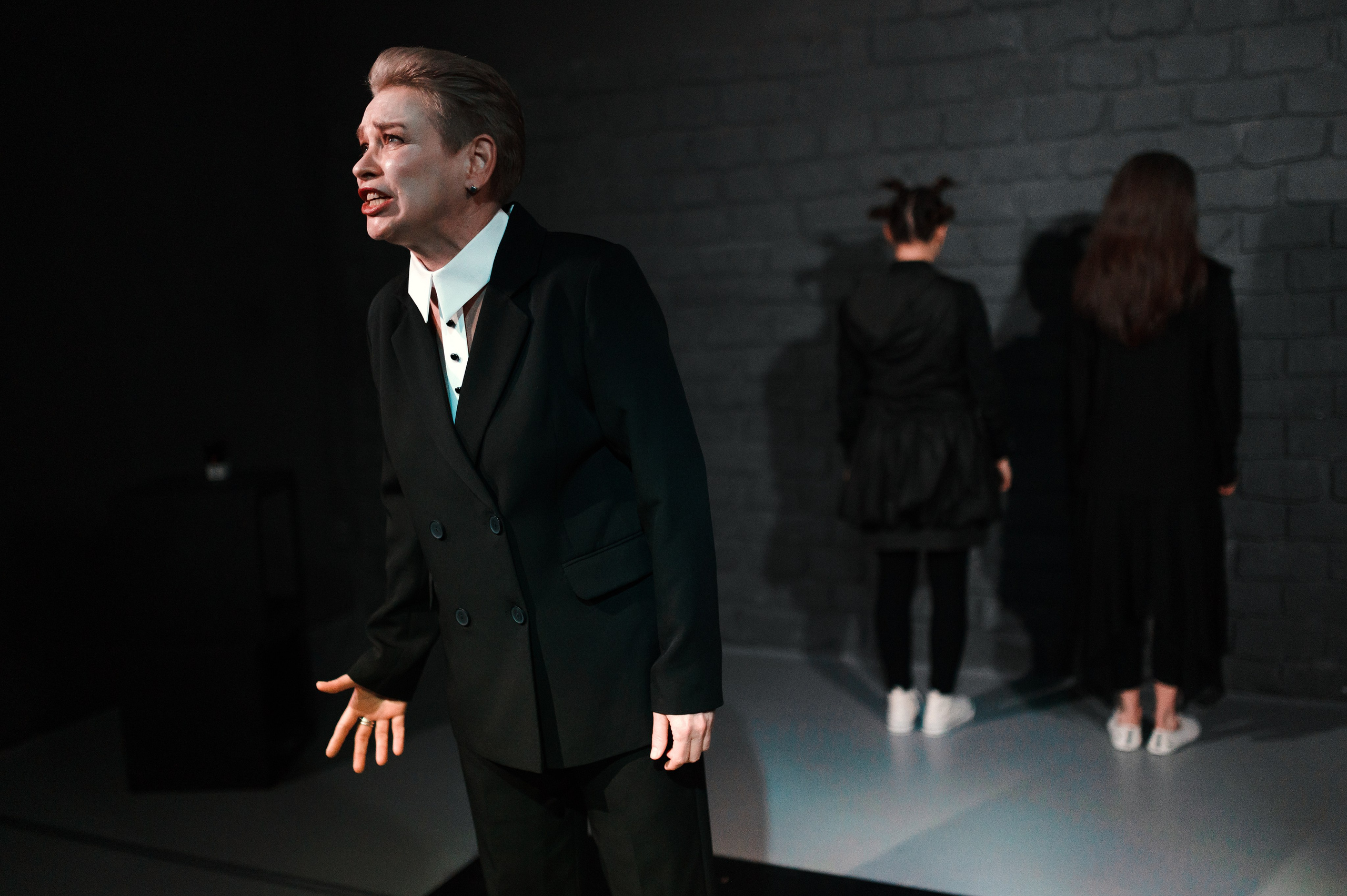 Спектакль «ЧЕЛОВЕЧКИ». Арт-пространство «Свои». Профессиональная фотосессия в Краснодаре | Фотограф Денис Труфанов