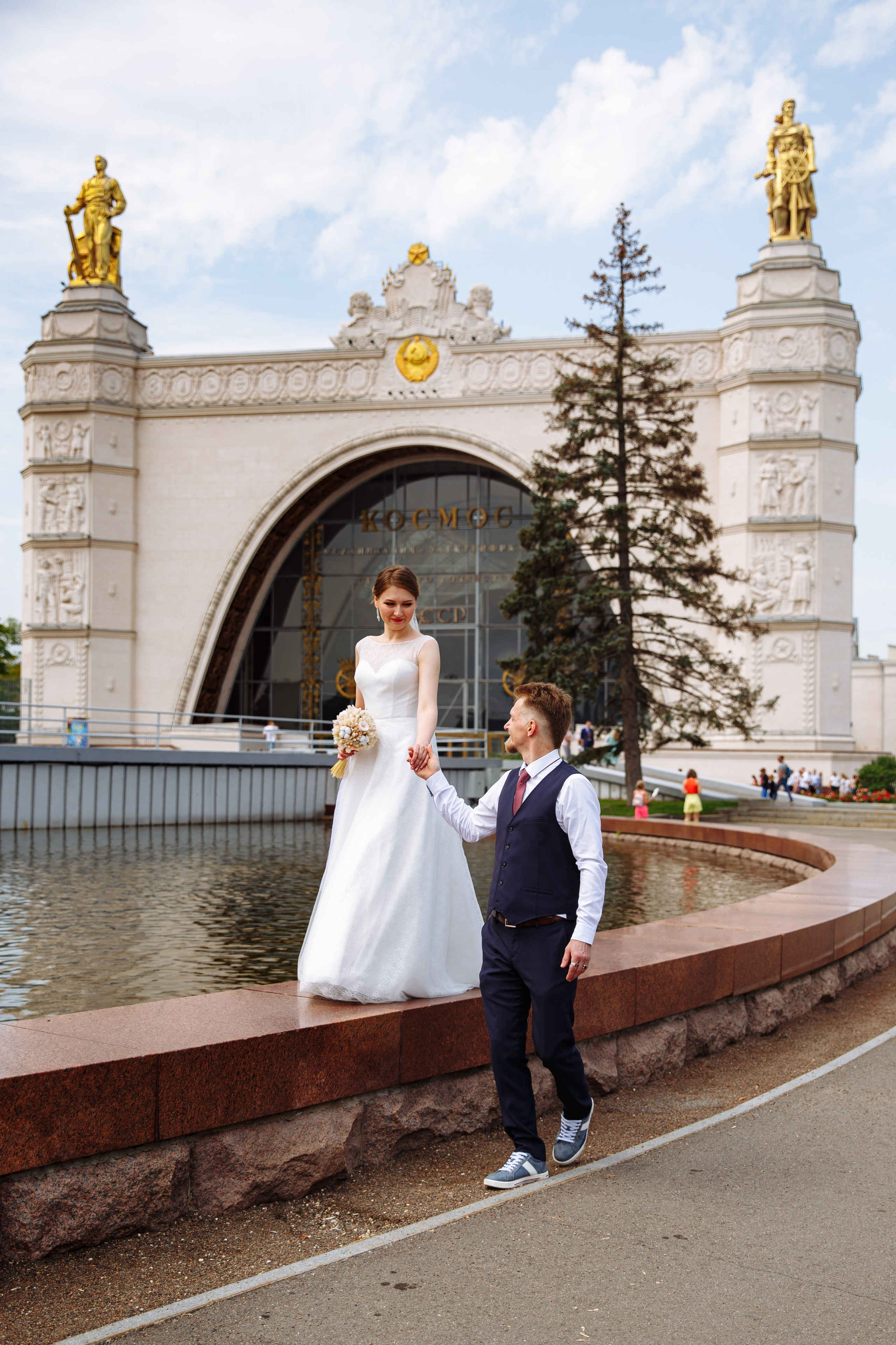 Свадебная прогулка по территории ВДНХ