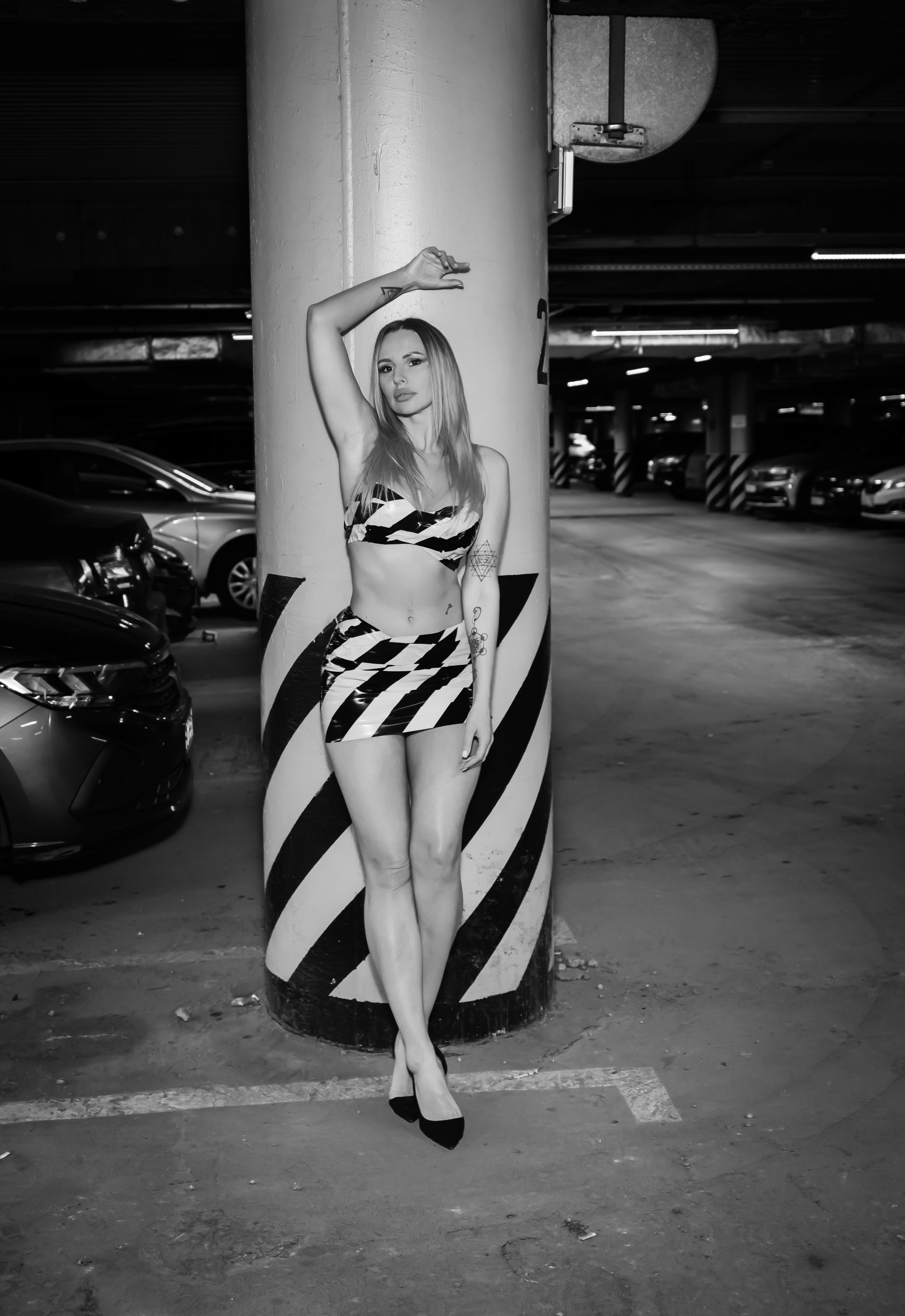 Съемка на парковке — модель Дина. Фотограф Москва и Видеограф Москва