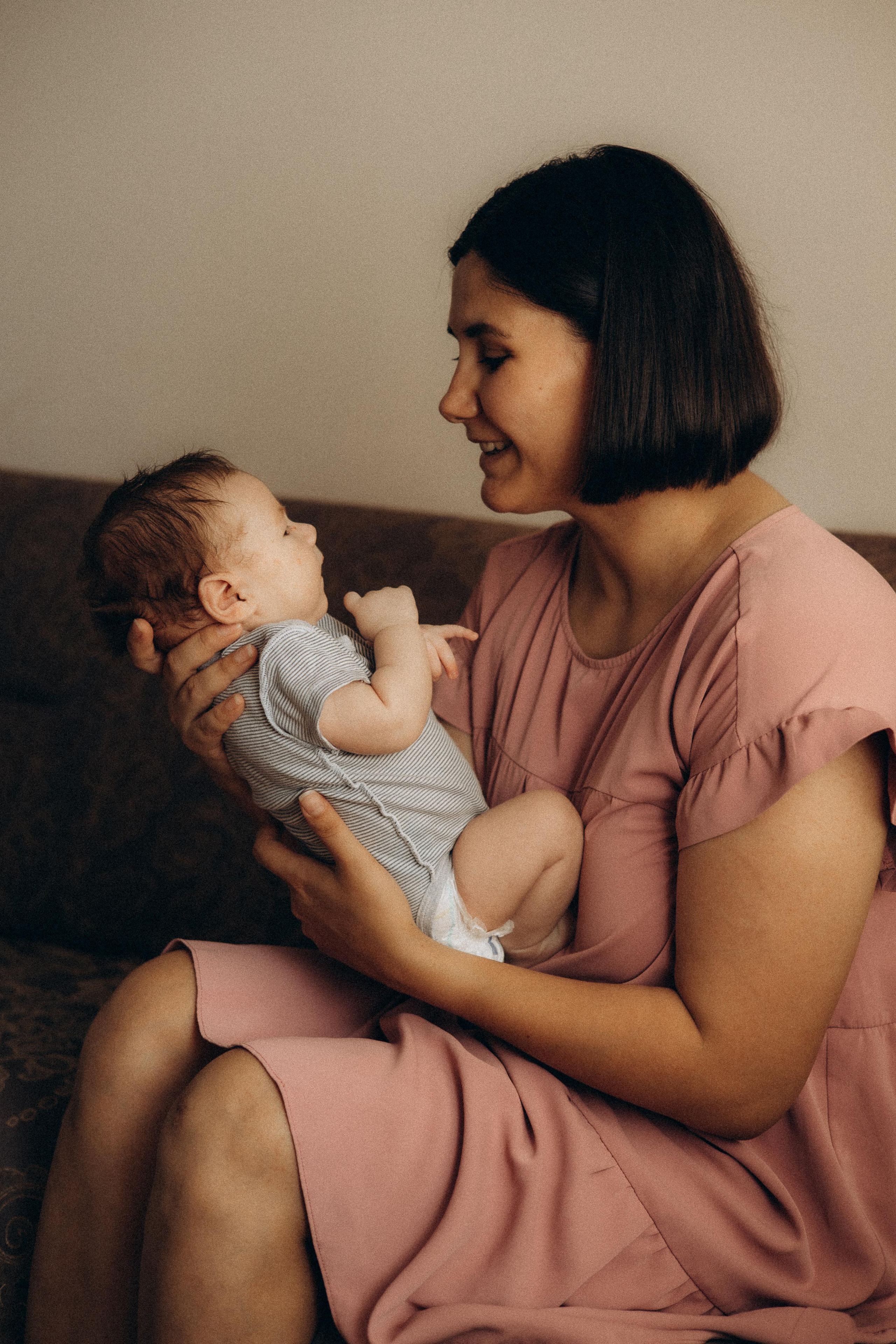 Мама и малыш. Семейный фотограф Новосибирск Фотограф на выписку Новосибирск