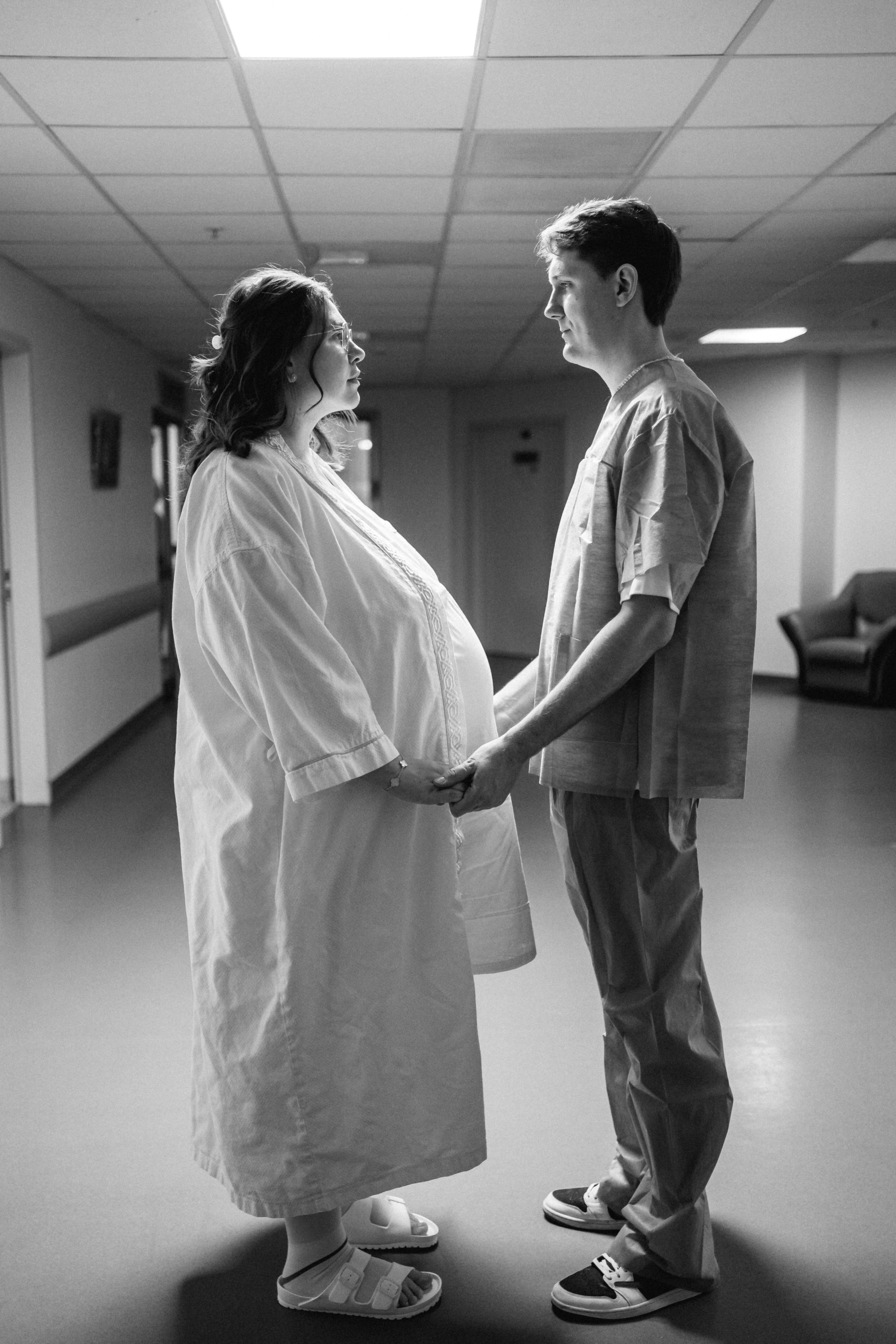 Съемка родов ЧБ. Фотограф и видеограф на роды в Москве Подшивалова Полина