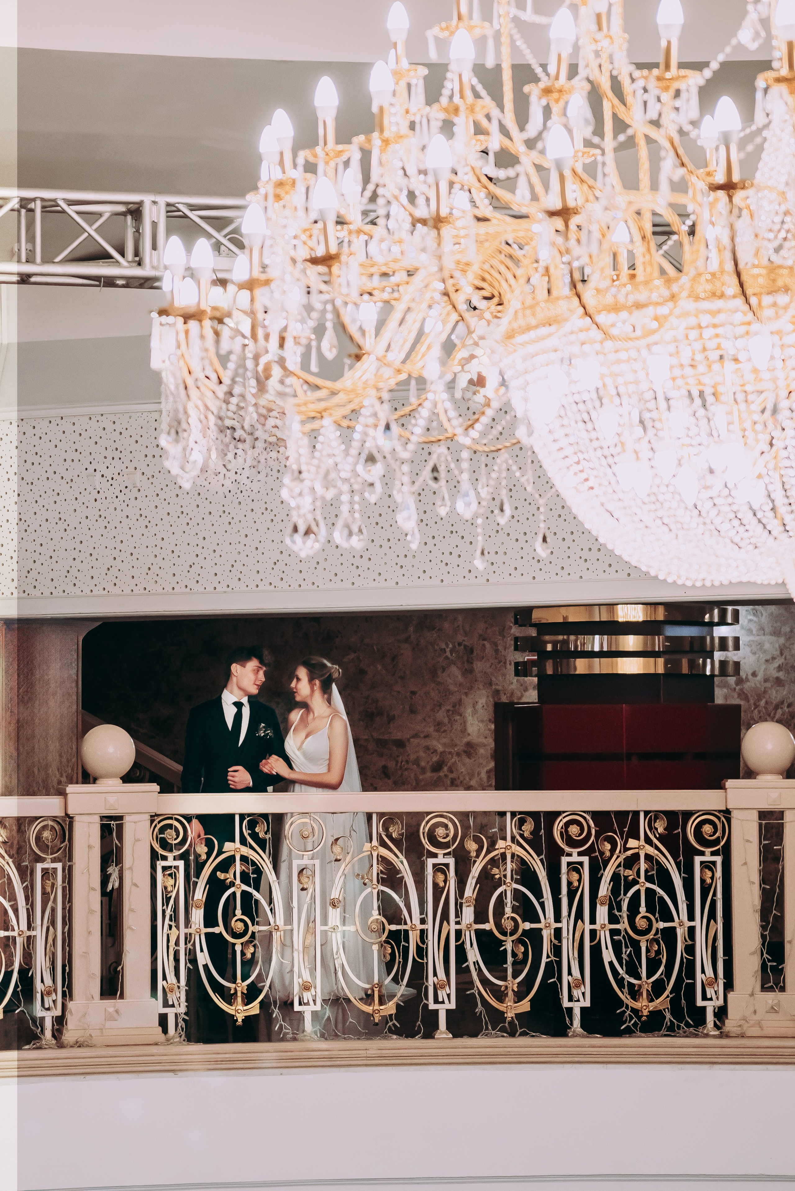 Свадебная фотосессия в музыкальном театре в г. Кемерово