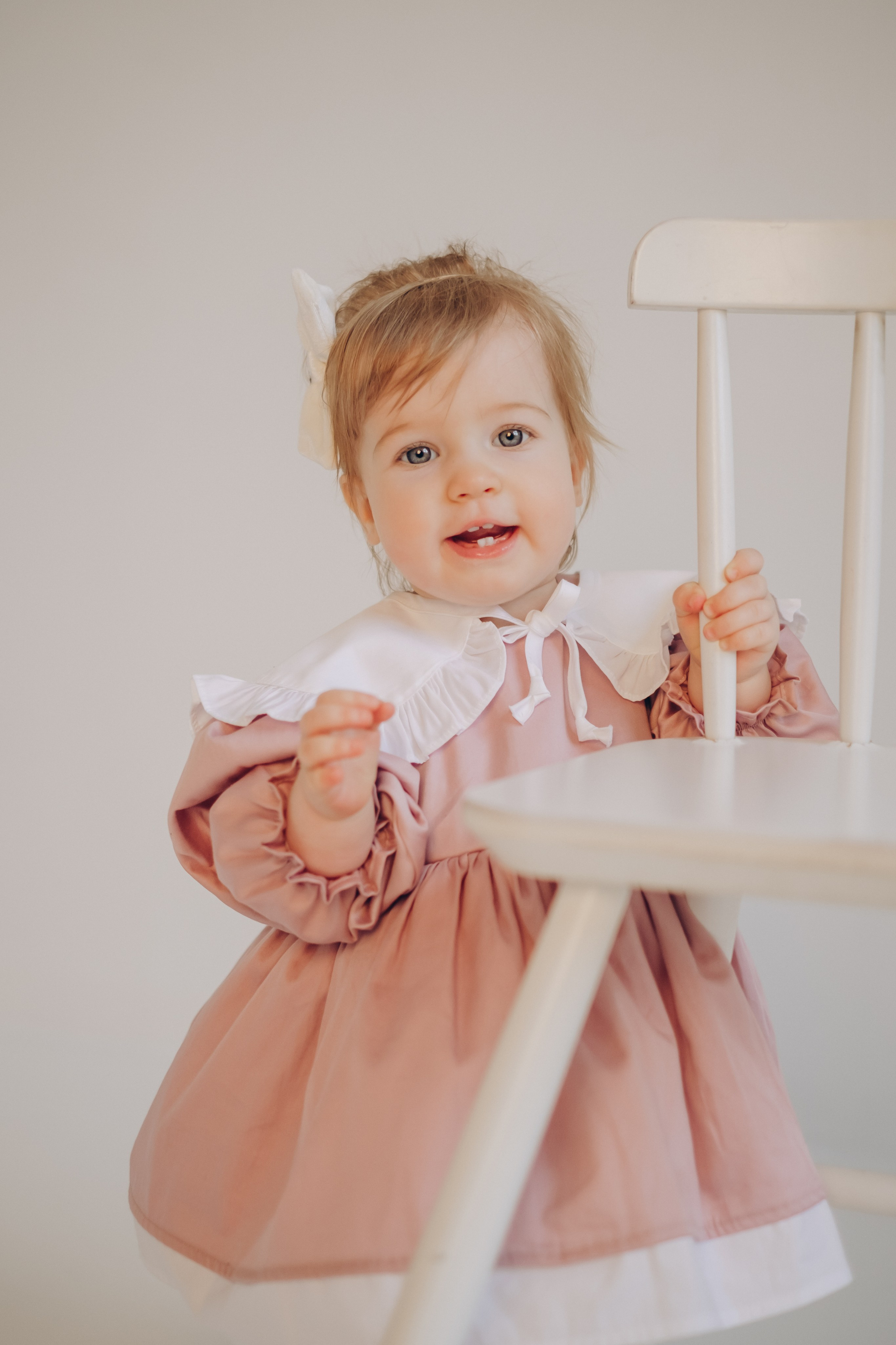 Фотосессия «День рождения» в минималистичной студии. Фотограф Новосибирск Анна Рождественская