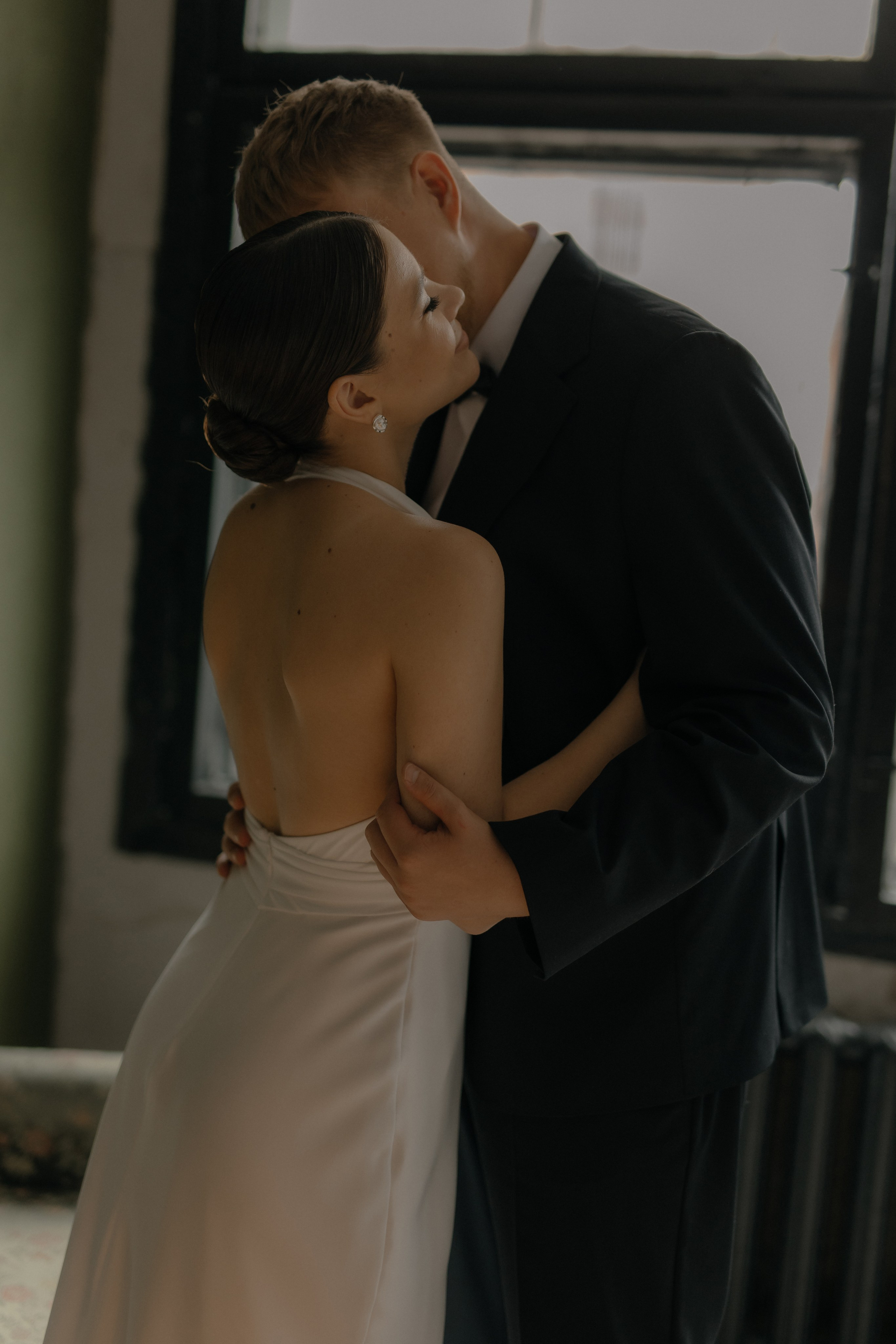 Свадебные кольца на цветах - символ вечной любви и преданности