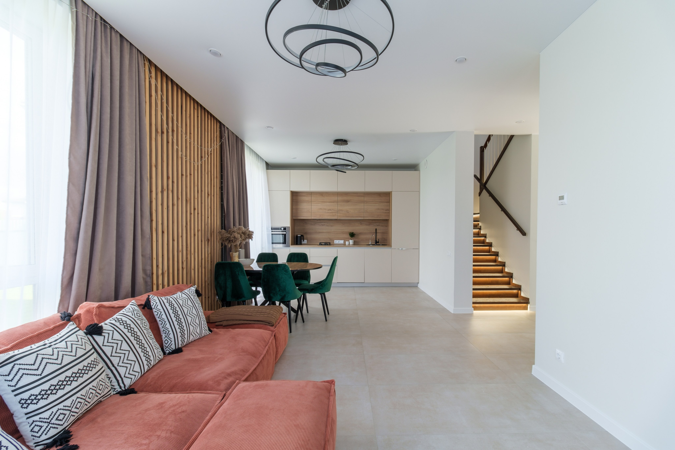 Двухэтажный дом, Вайя