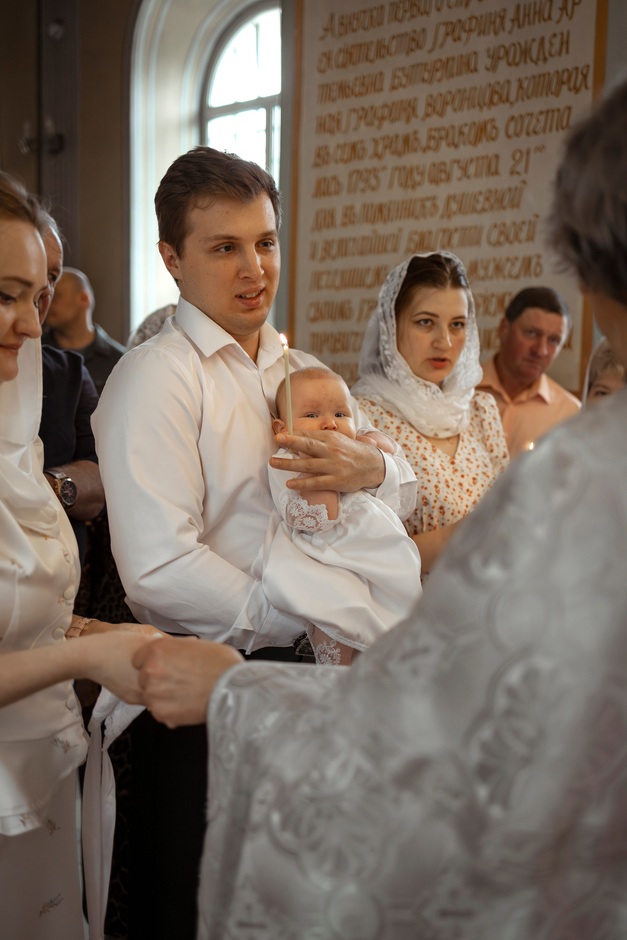 Таинство Крещения младенца в храме свв. Бориса и Глеба в Белкино (г.Обниск, Калужская обл.). Надежда Стар семейный и церковный фотограф в Жукове и Калужской области