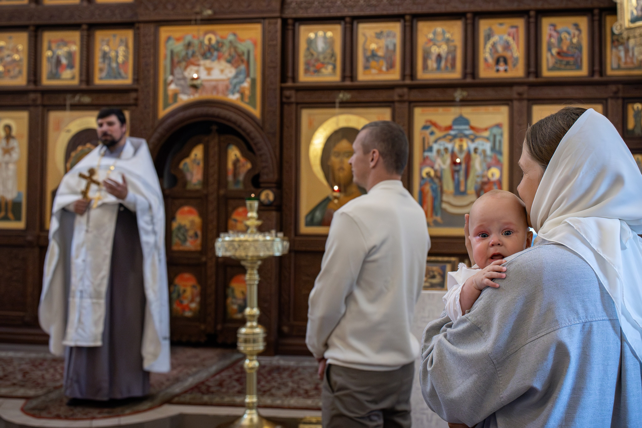 Таинство Крещения малышей в в храме Воскресения Христова, с. Трубино (Калужская обл.). Надежда Стар семейный и церковный фотограф в Жукове и Калужской области