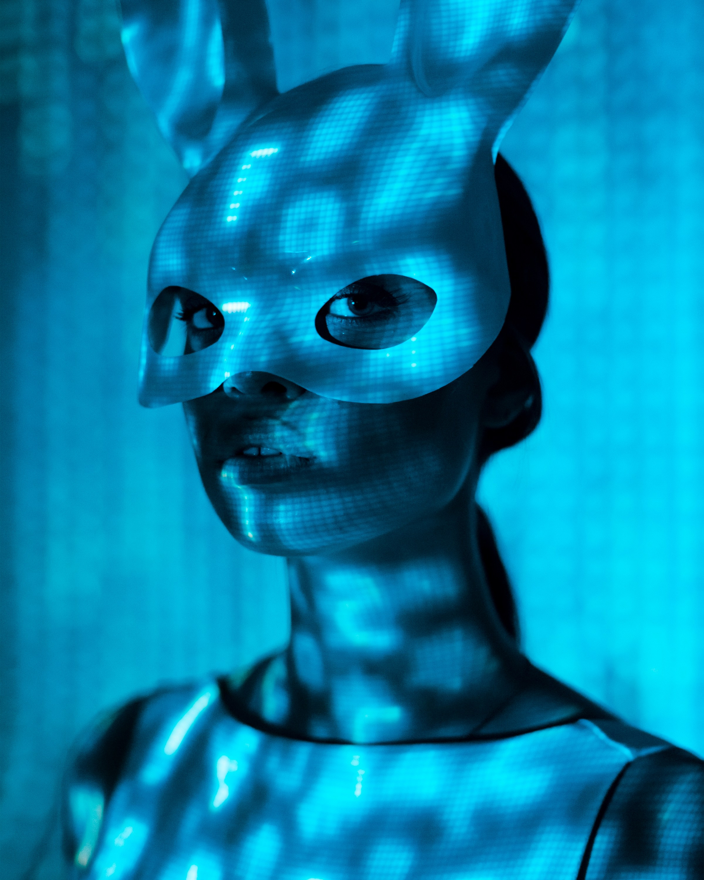 Projector and Mask. Photographer in Tokyo Anatolii Ozarto