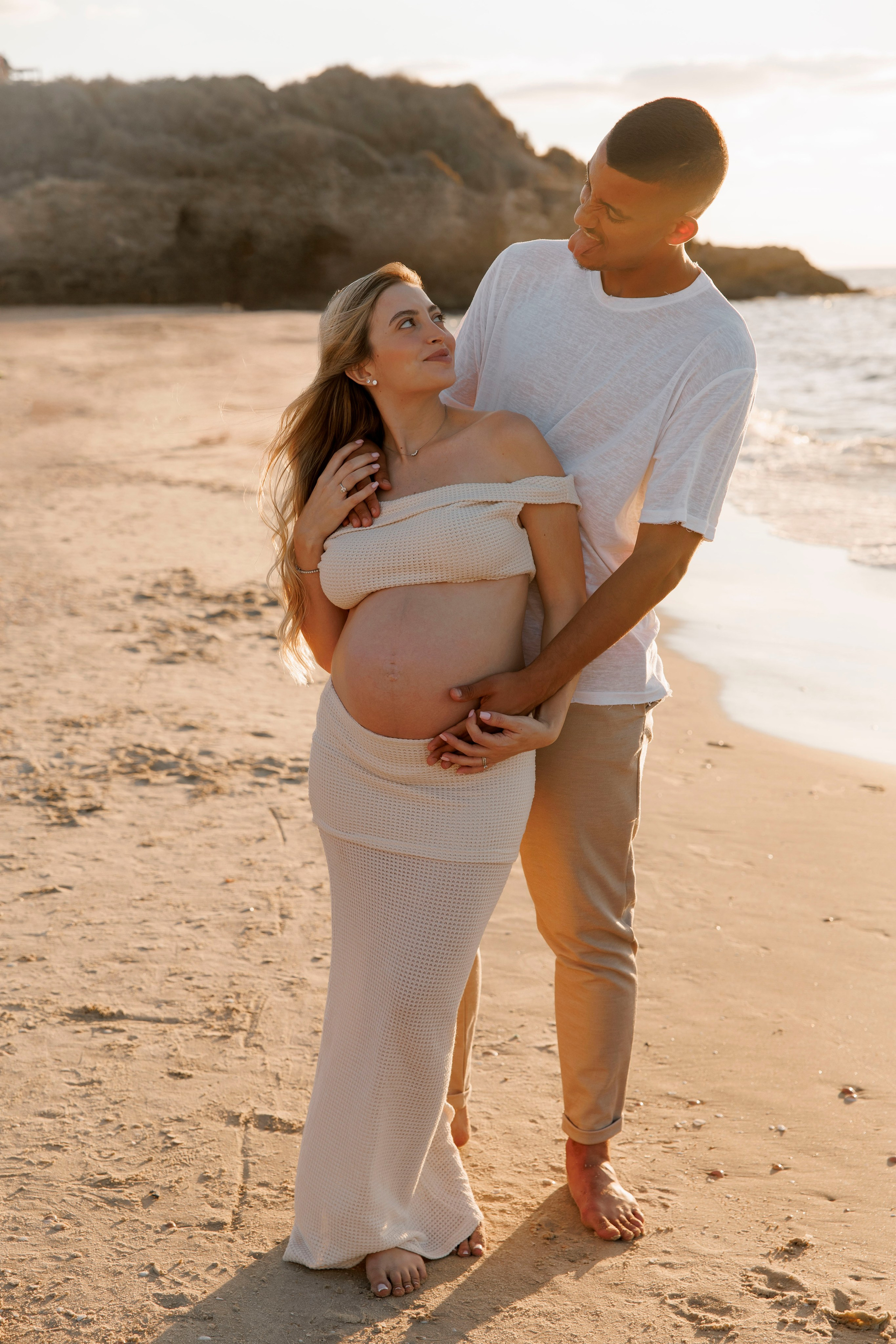 Pregnancy photoshoot near the sea. Wedding and family photographer