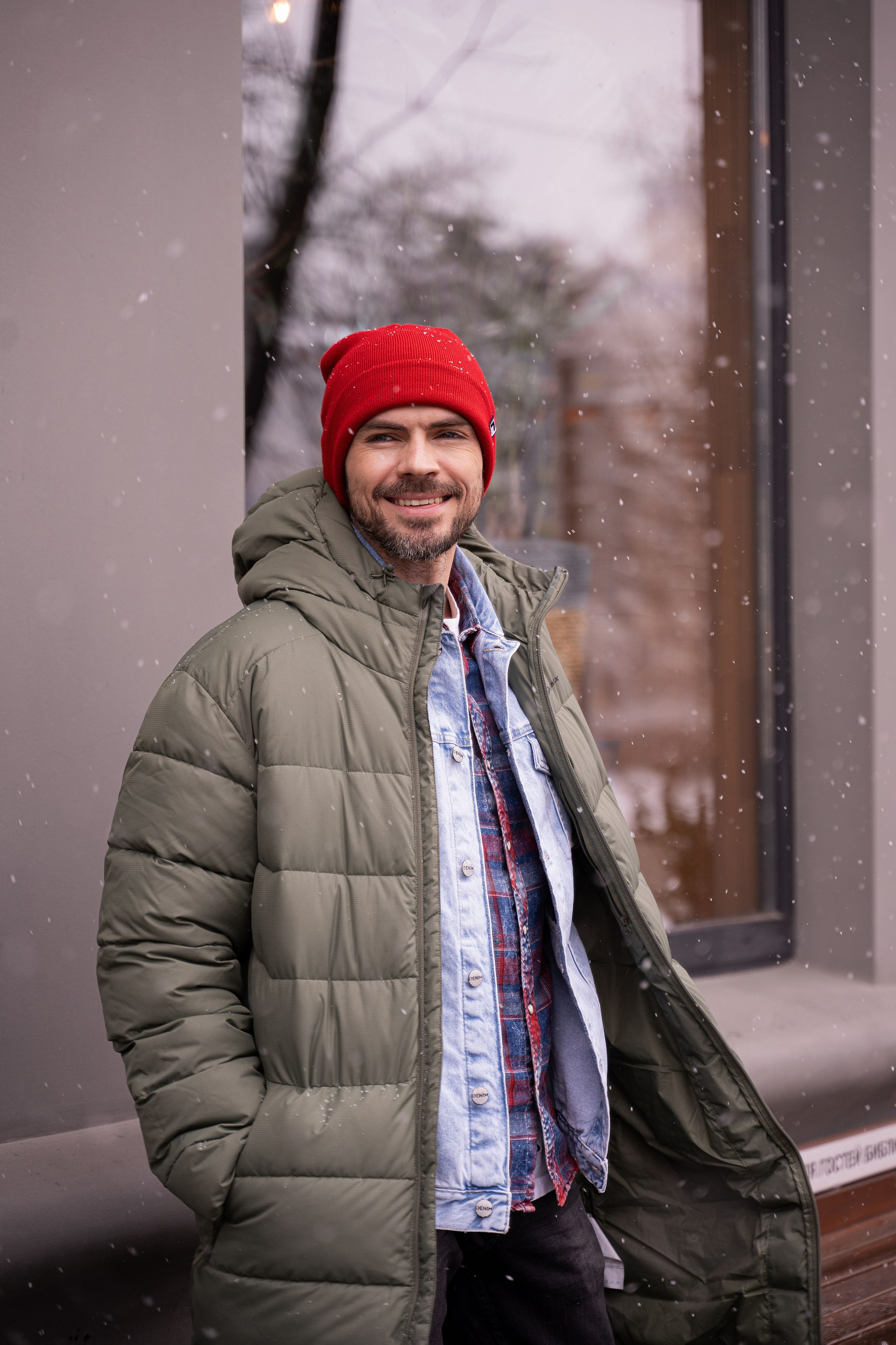 Красавчик в кафе. Главная